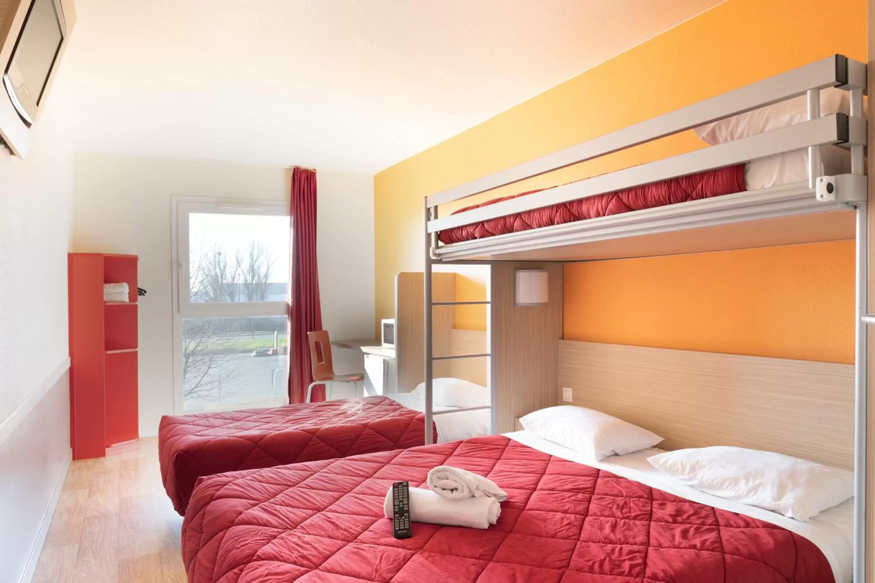 Photo of the whole room, Bunk Bed in Premiere Classe Maubeuge