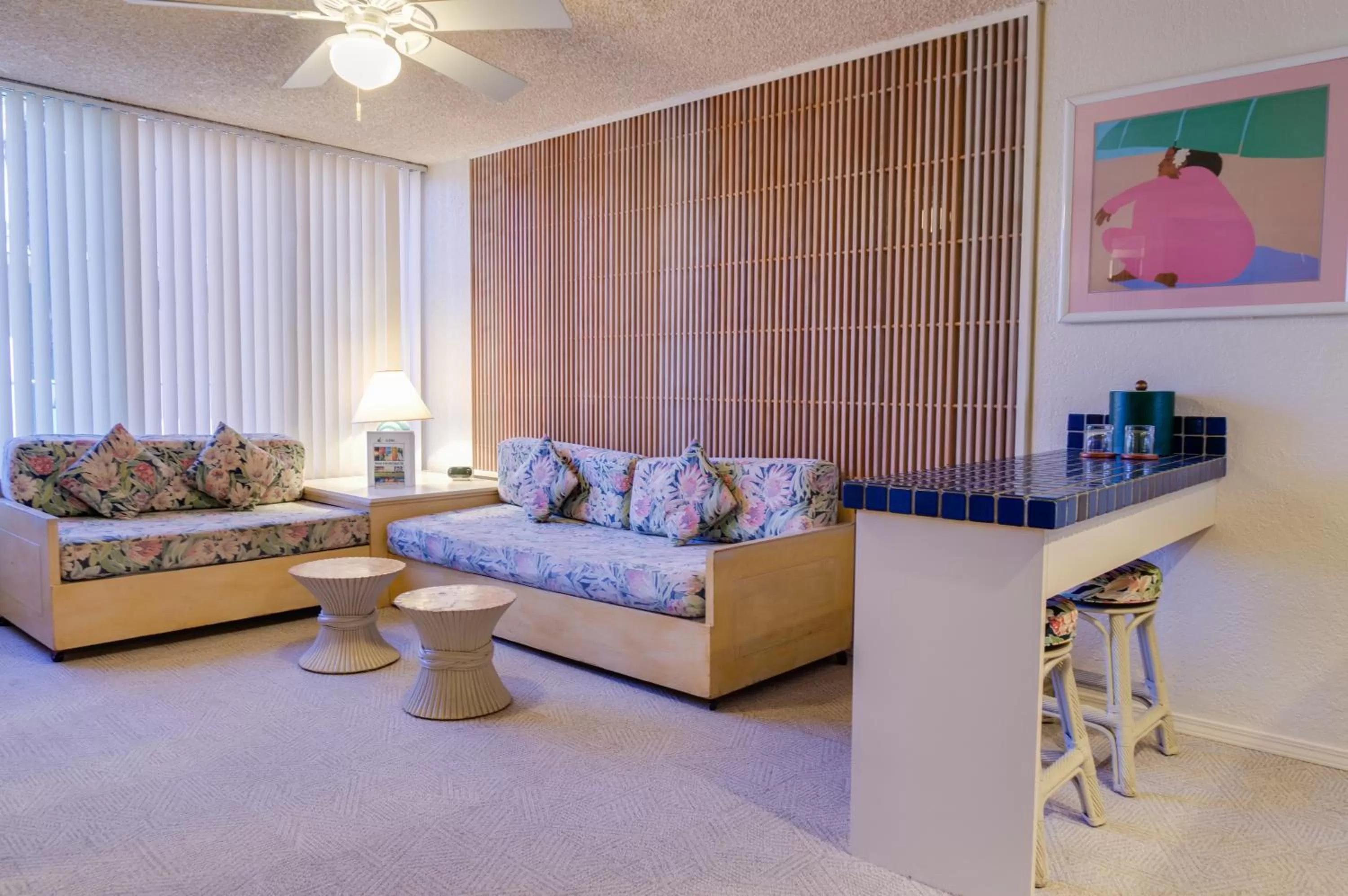 Living room in Kuhio Banyan Hotel (with Kitchenettes)