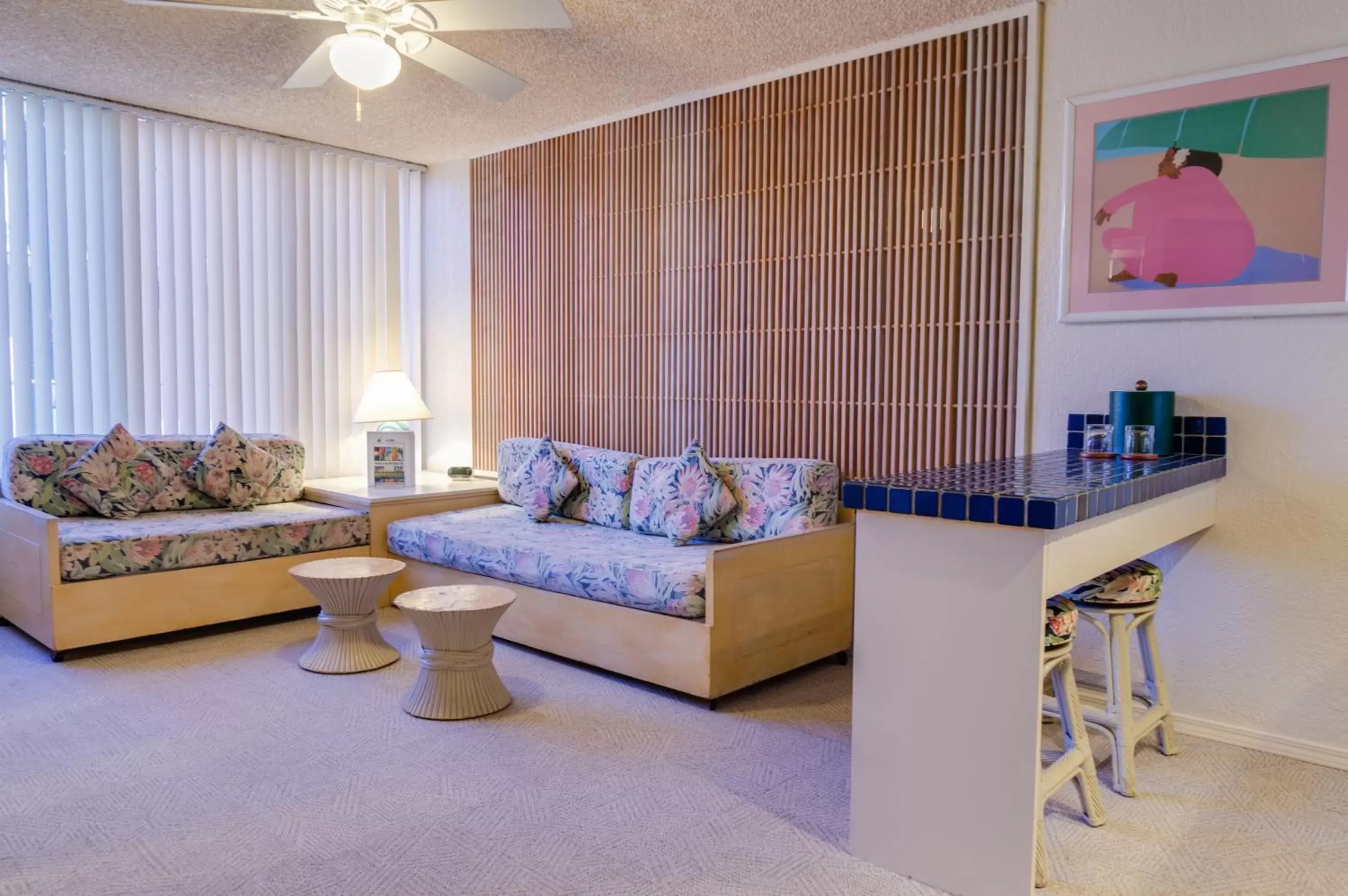 Living room in Kuhio Banyan Hotel (with Kitchenettes) Living room in Kuhio Banyan Hotel (with Kitchenettes)