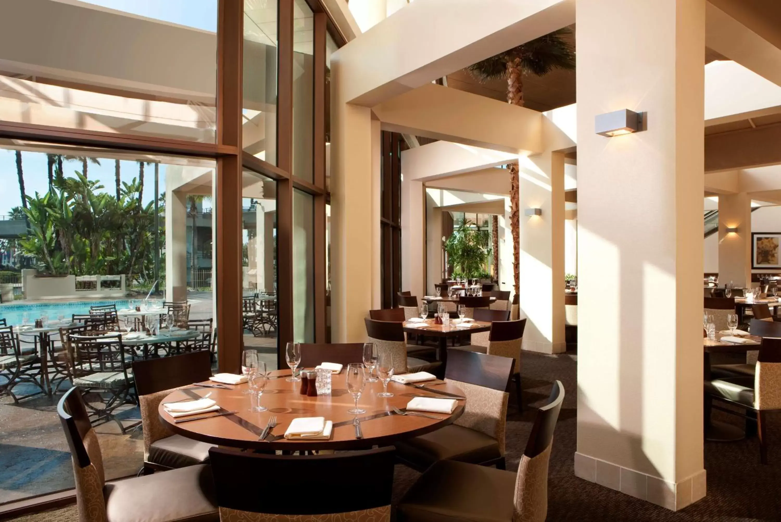 Restaurant/Places to Eat in Hyatt Regency Long Beach