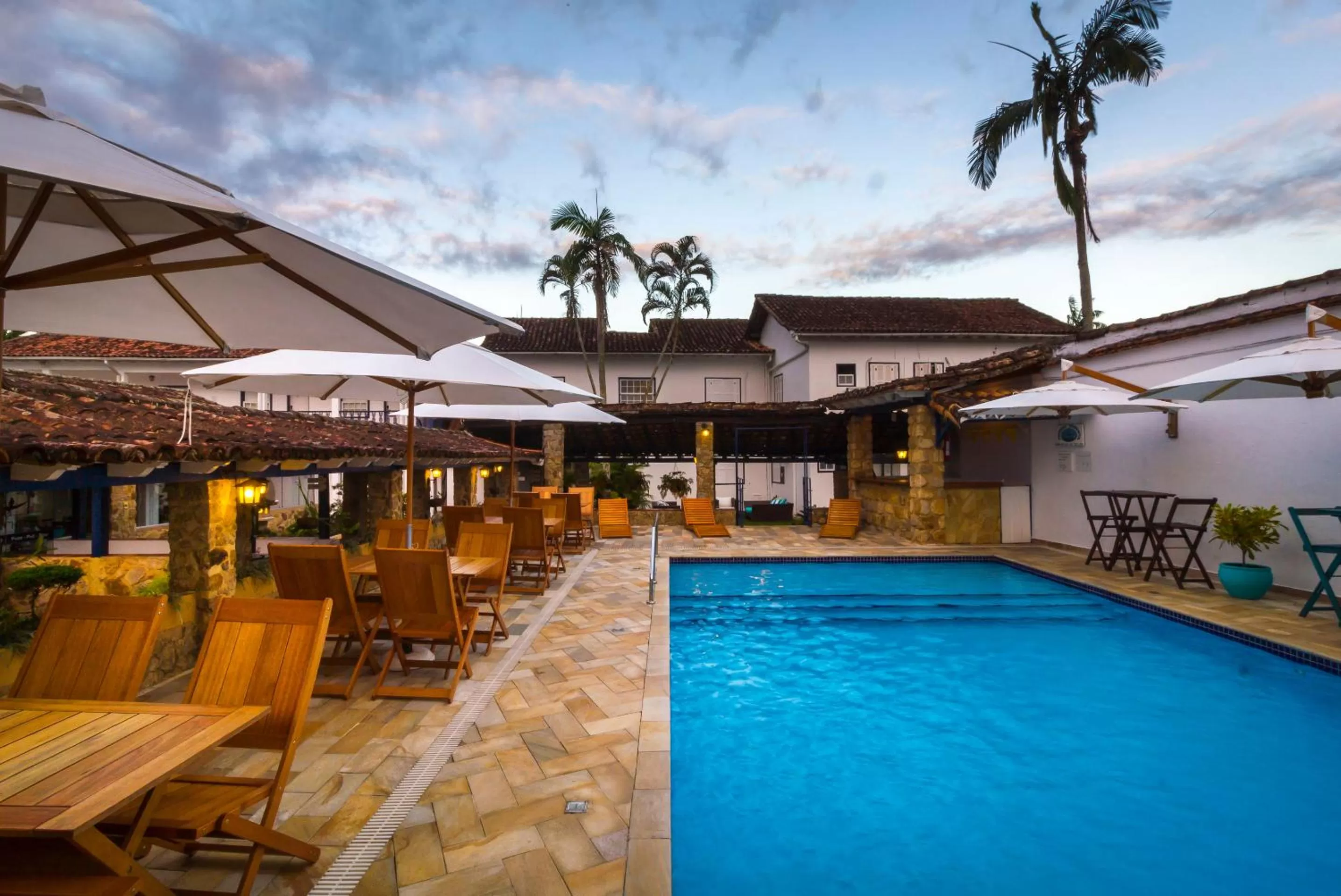 Swimming pool in Pousada Aconchego