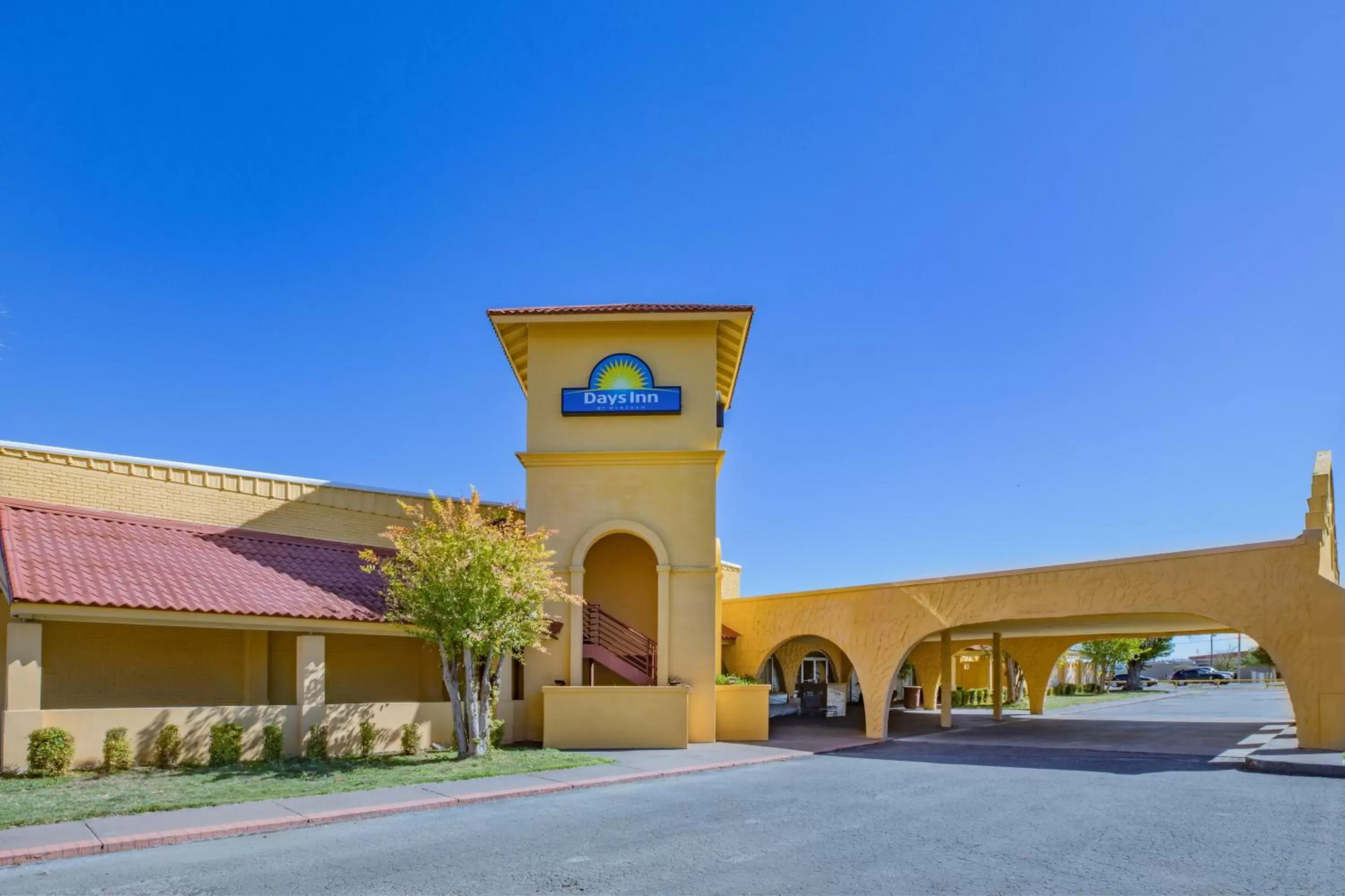 Property Building in Days Inn by Wyndham Del Rio