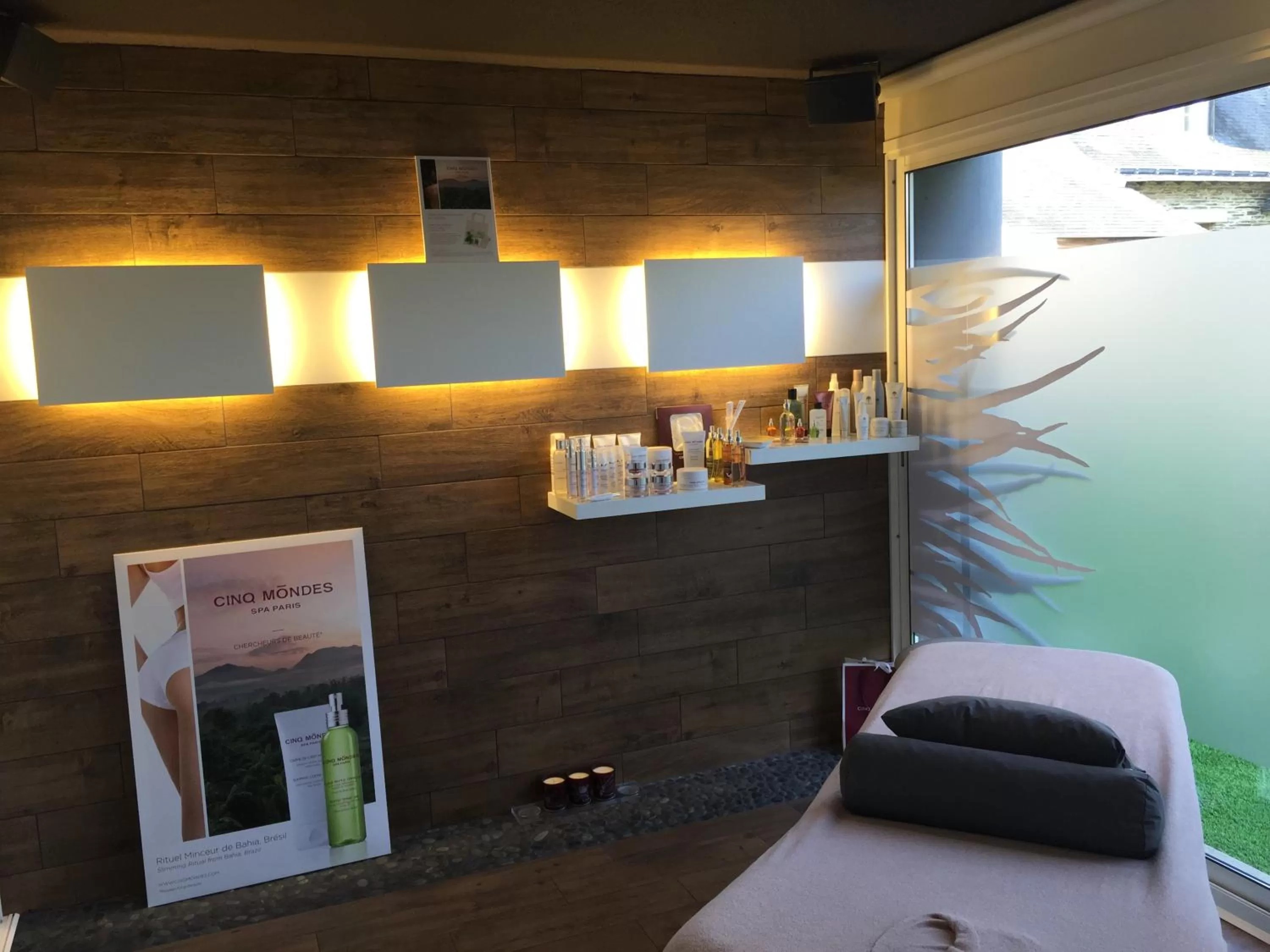 Massage in Logis Hôtel Domaine du Moulin Cavier - Restaurants & Spa