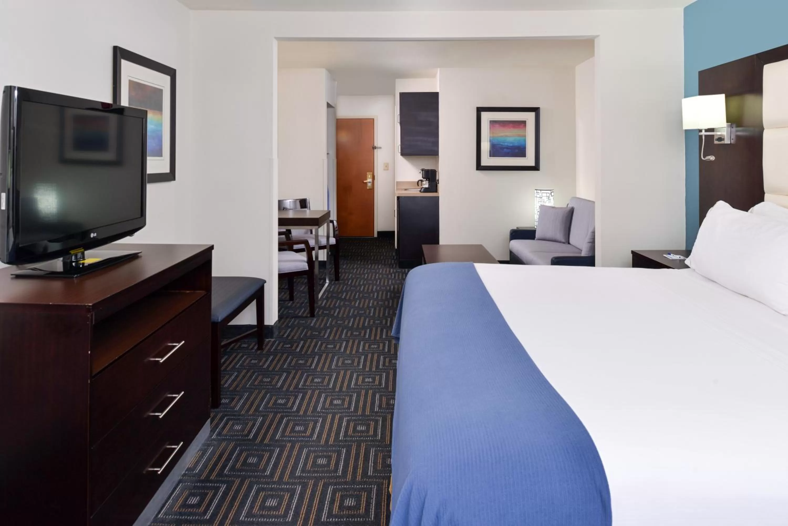 Photo of the whole room in Baymont by Wyndham Bessemer