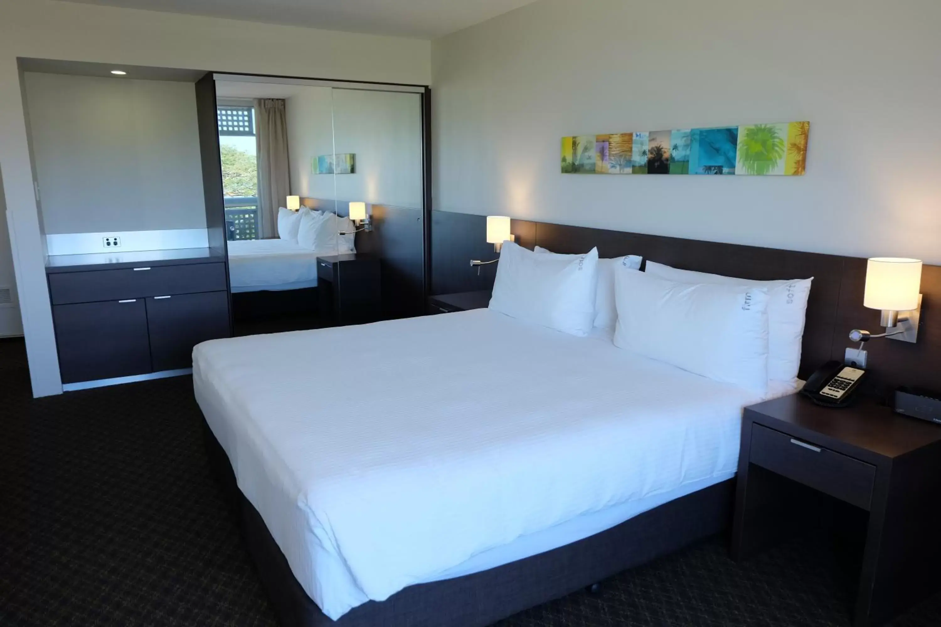 Standard King Room - Accessible in Cairns Harbourside Hotel Standard King Room - Accessible in Cairns Harbourside Hotel