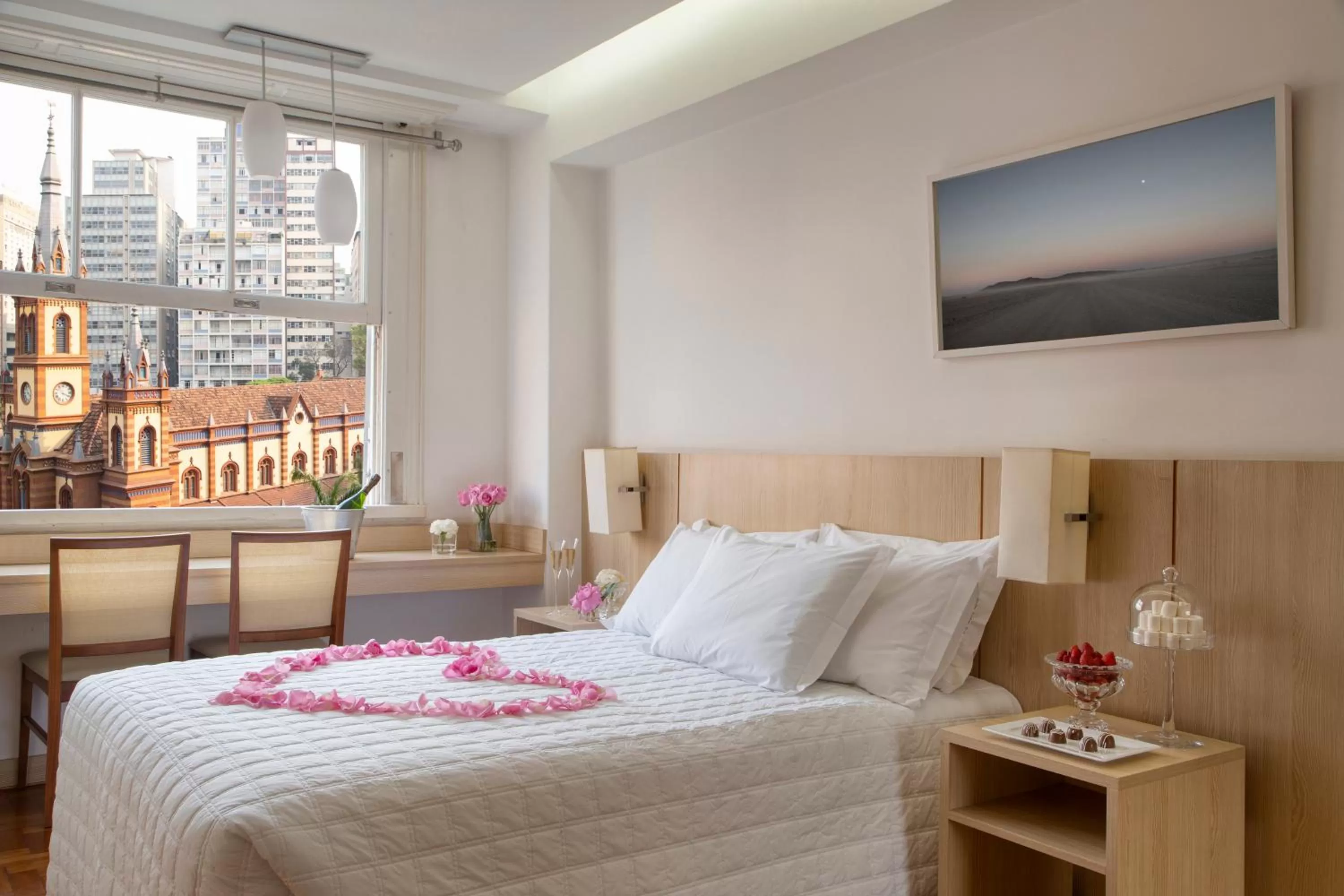 Photo of the whole room, Bed in Normandy Hotel