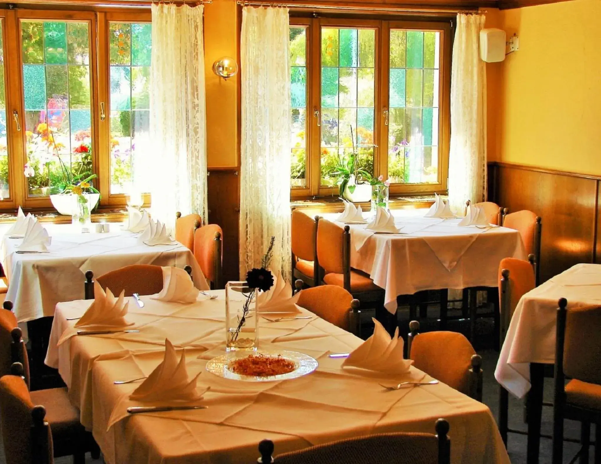 Restaurant/Places to Eat in Hotel Gasthof Kreuz