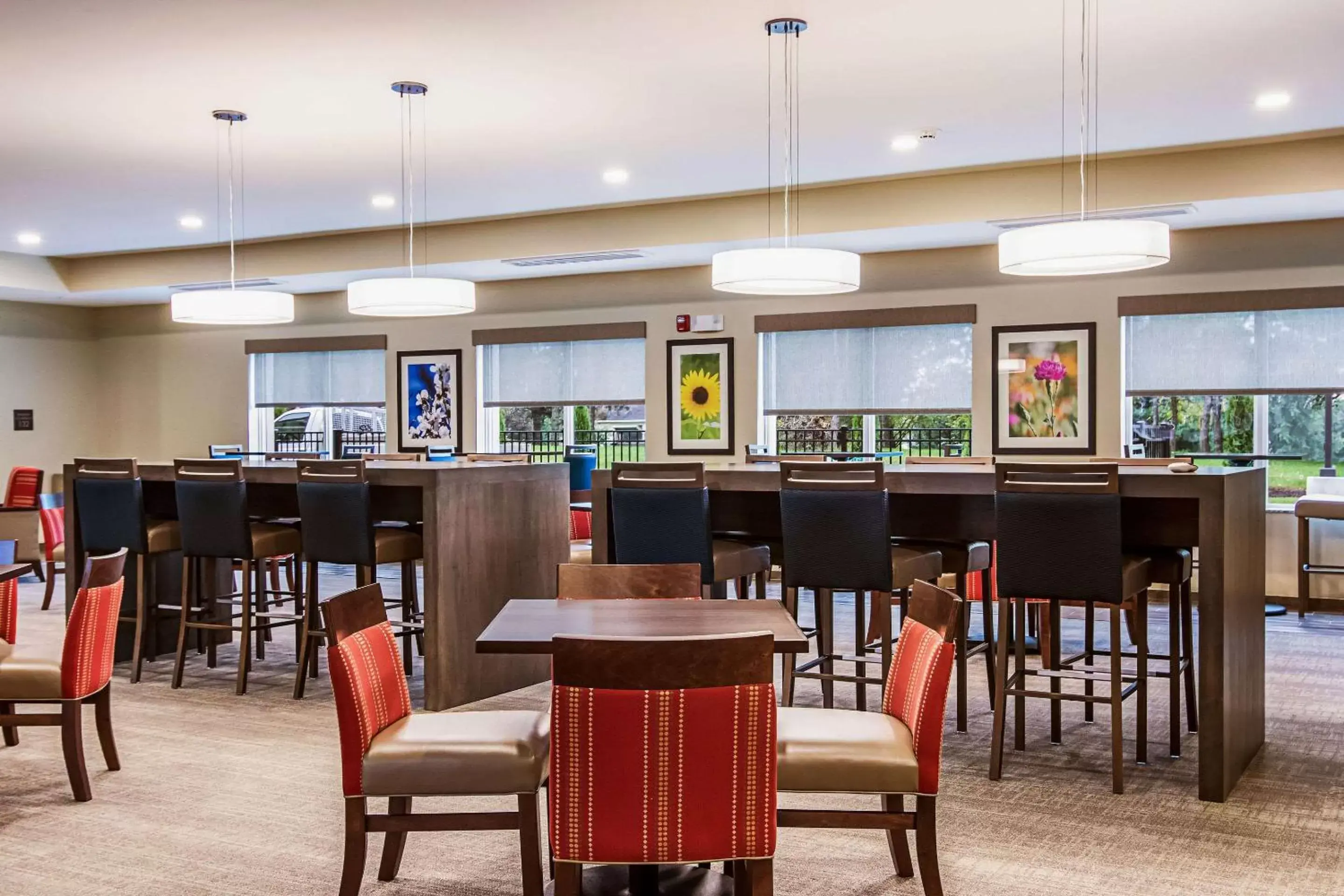 Restaurant/Places to Eat in Comfort Suites