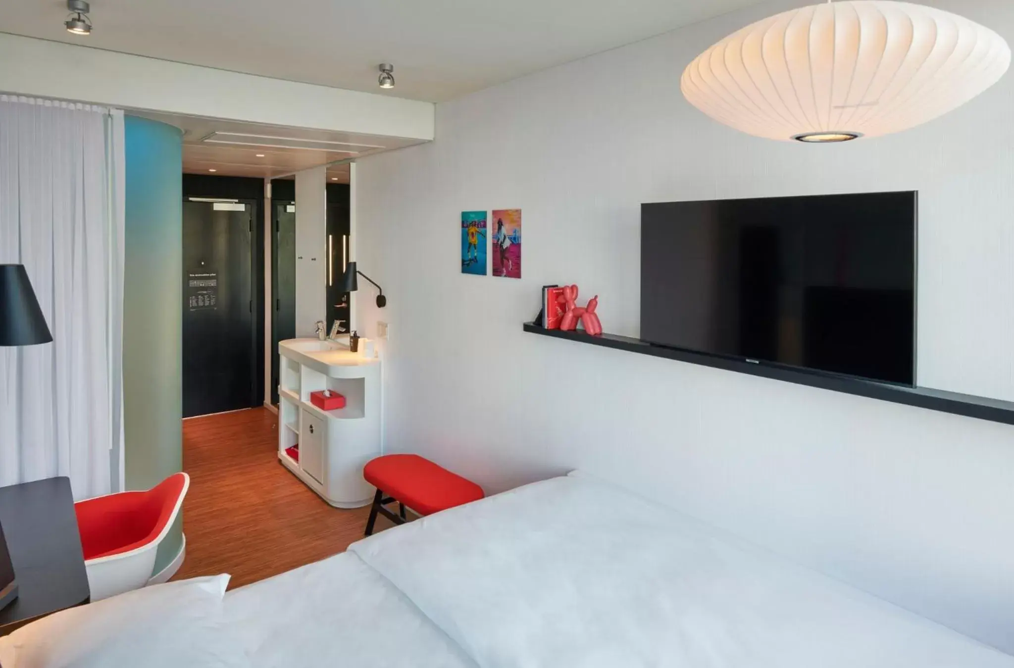 Photo of the whole room, TV/Entertainment Center in citizenM Miami Worldcenter