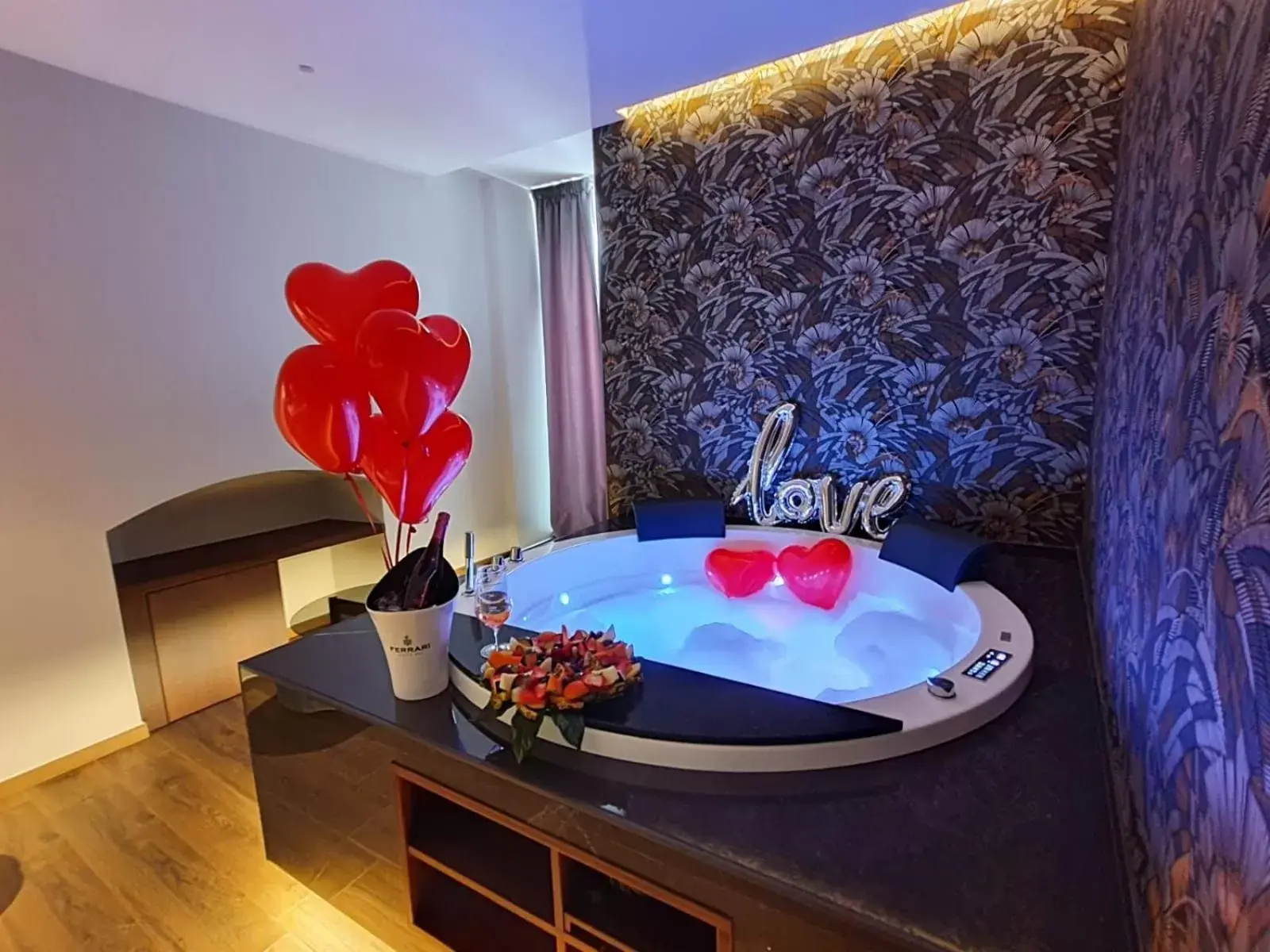 Hot Tub in Corte Trento - Exclusive Rooms