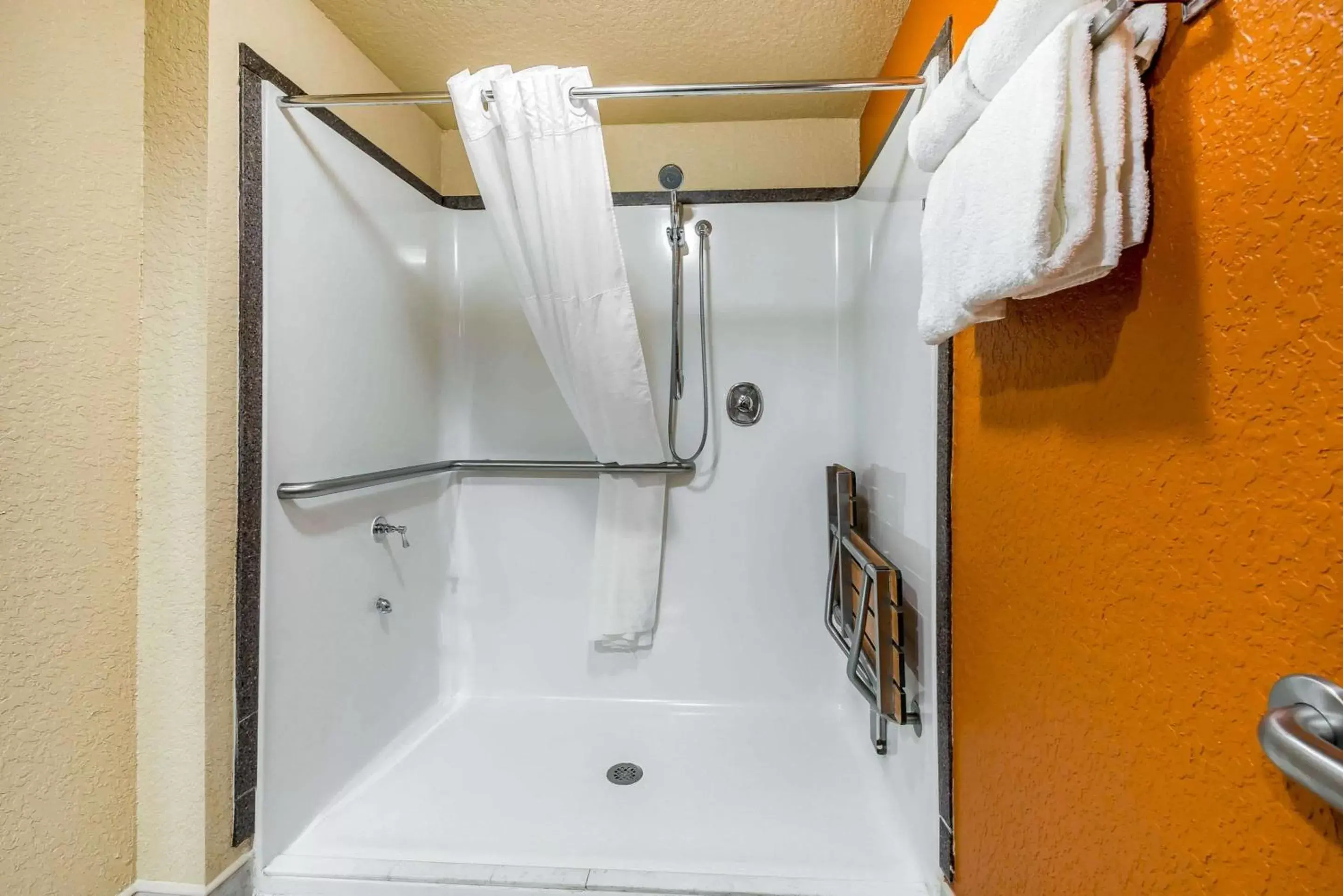 Bathroom in Sleep Inn & Suites Ocala - Belleview