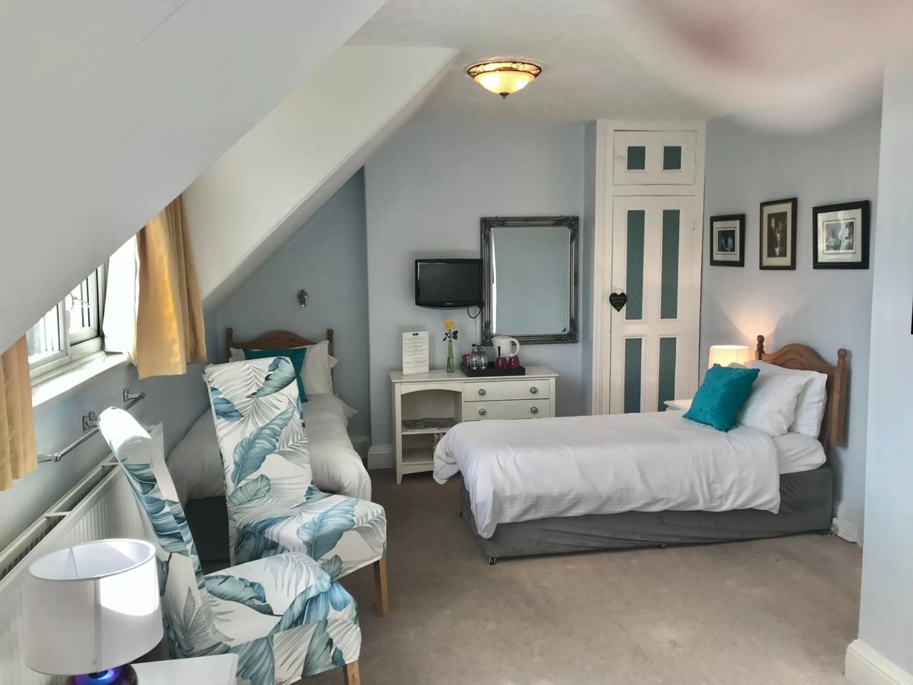 Bed in St. Raphael Guest House