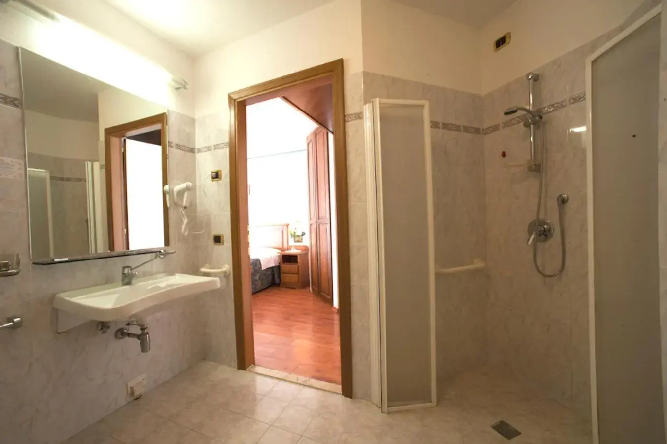 Bathroom in Albergo La Lanterna