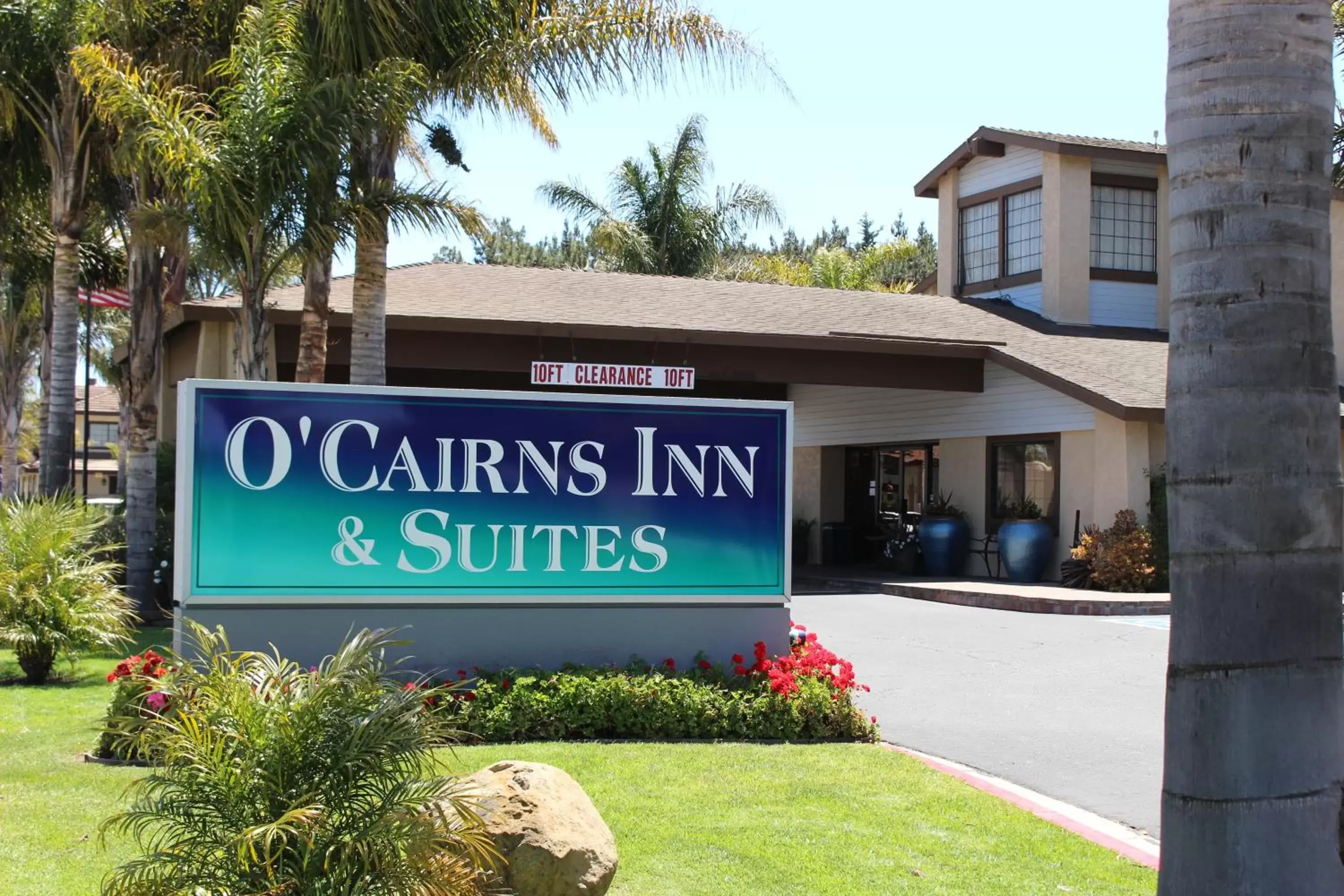 Facade/entrance in O'Cairns Inn and Suites