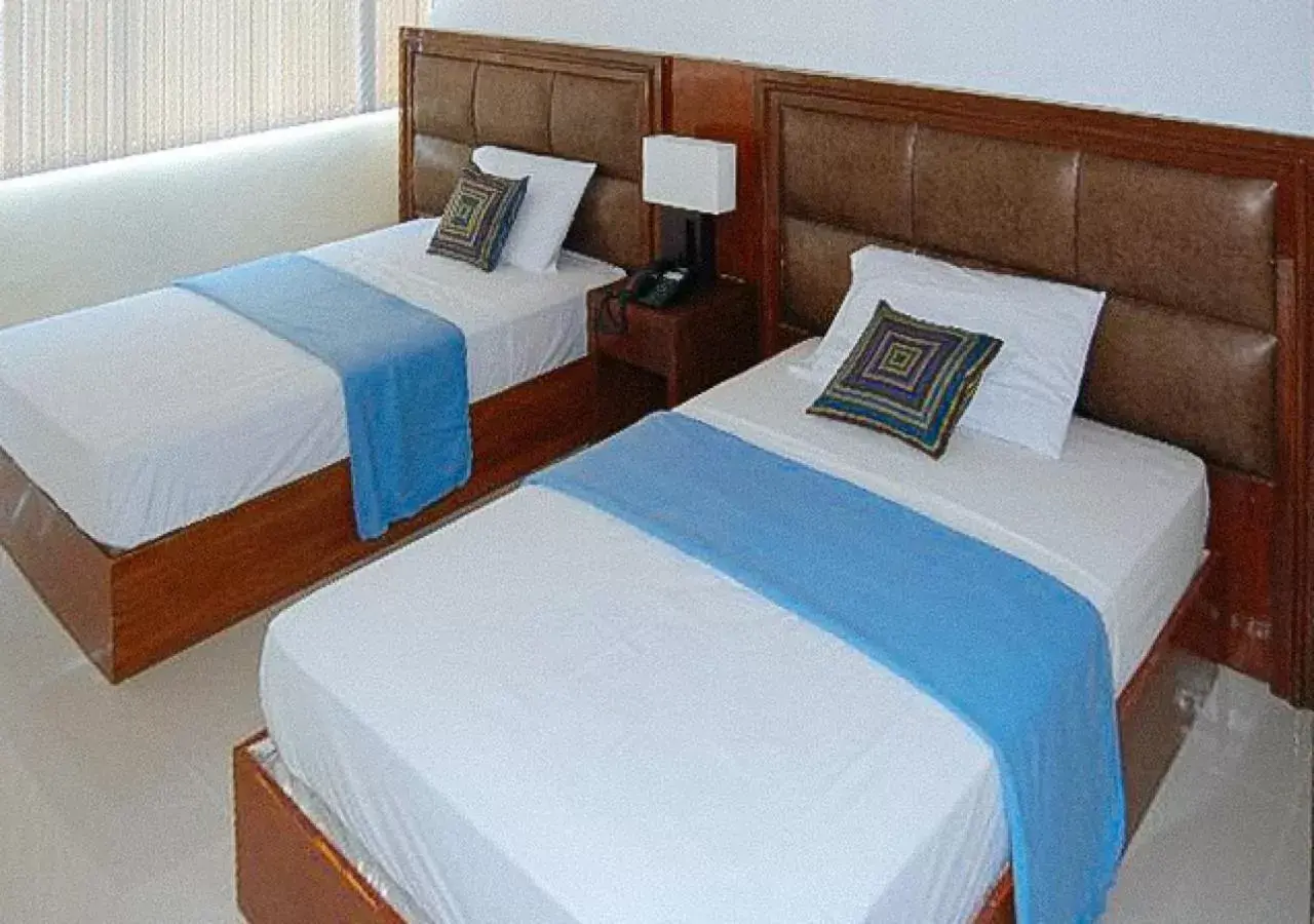 Bedroom, Bed in Sky Garden Hotel