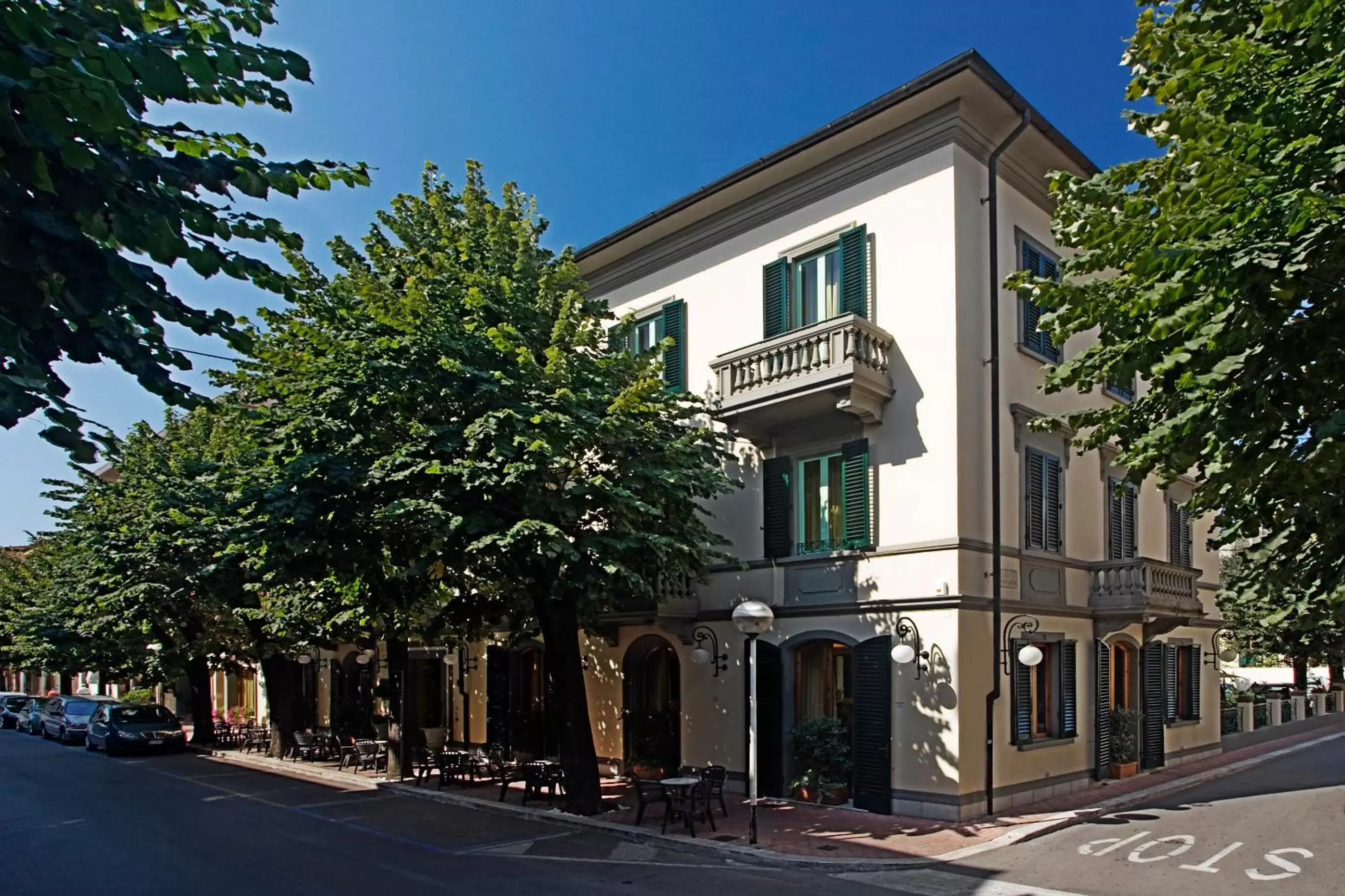 Facade/entrance, Property Building in Hotel Da Vinci