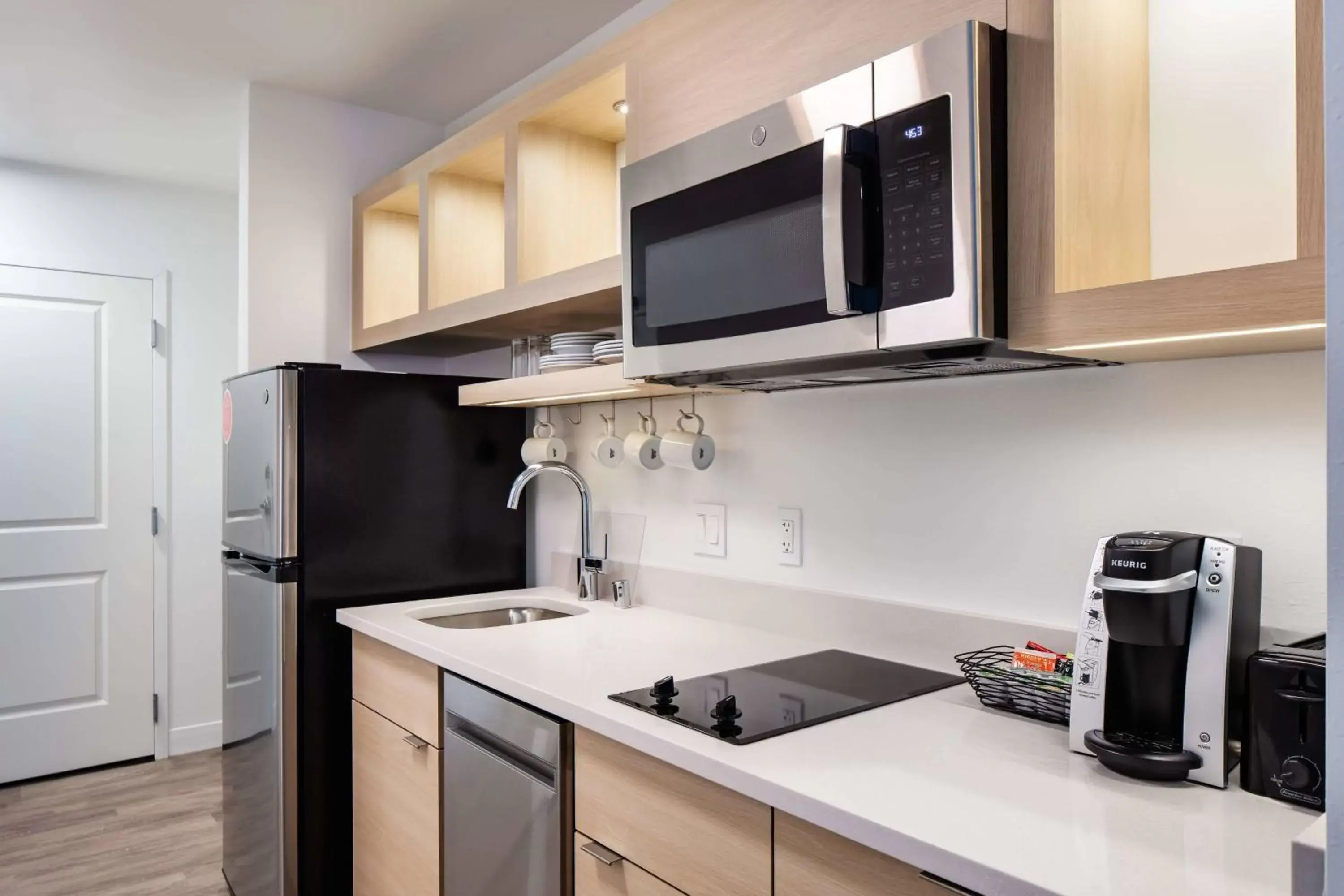 Kitchen or kitchenette, Kitchen/Kitchenette in TownePlace Suites By Marriott Milwaukee West Bend