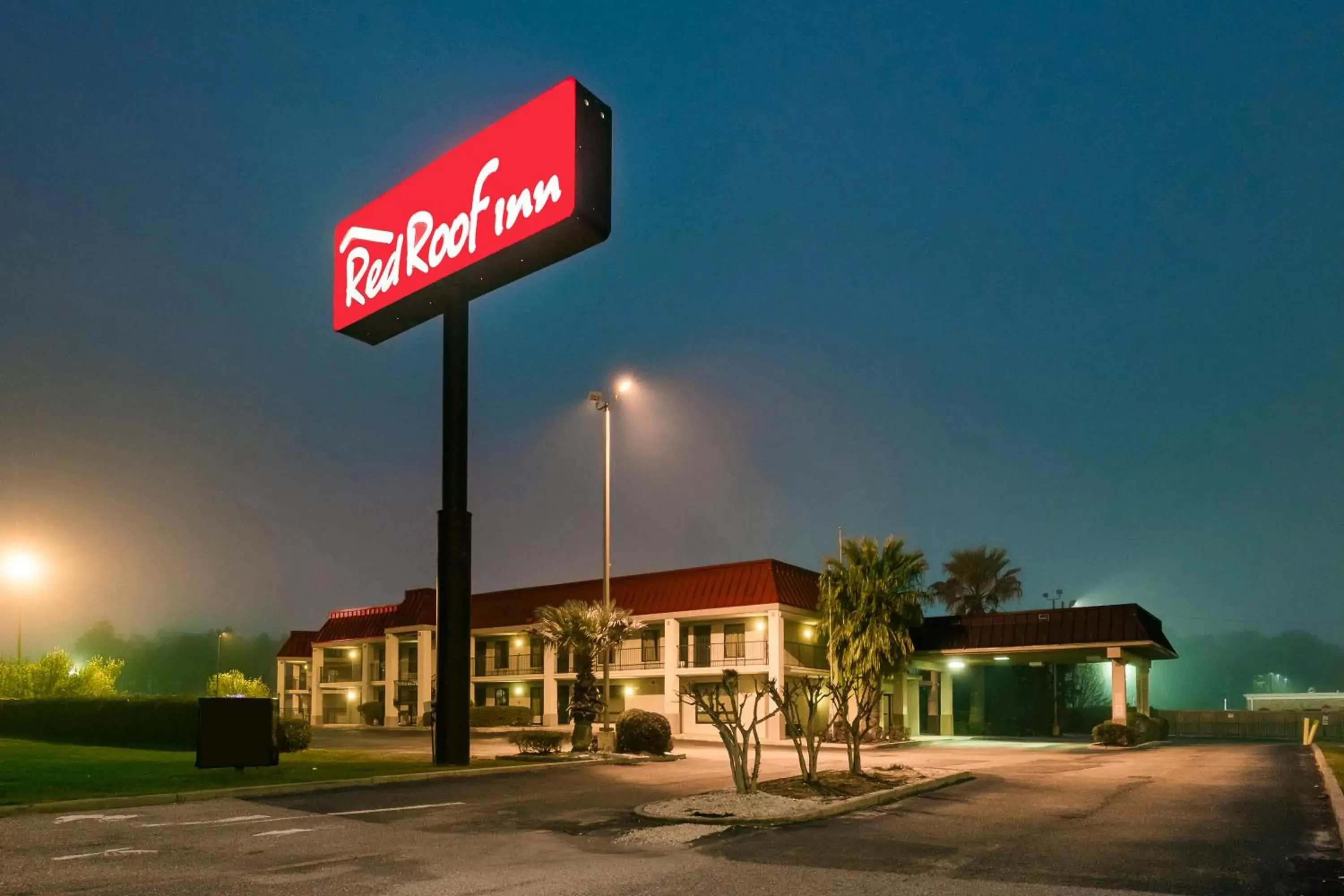 Property building in Red Roof Inn Mobile North – Saraland Property building in Red Roof Inn Mobile North – Saraland