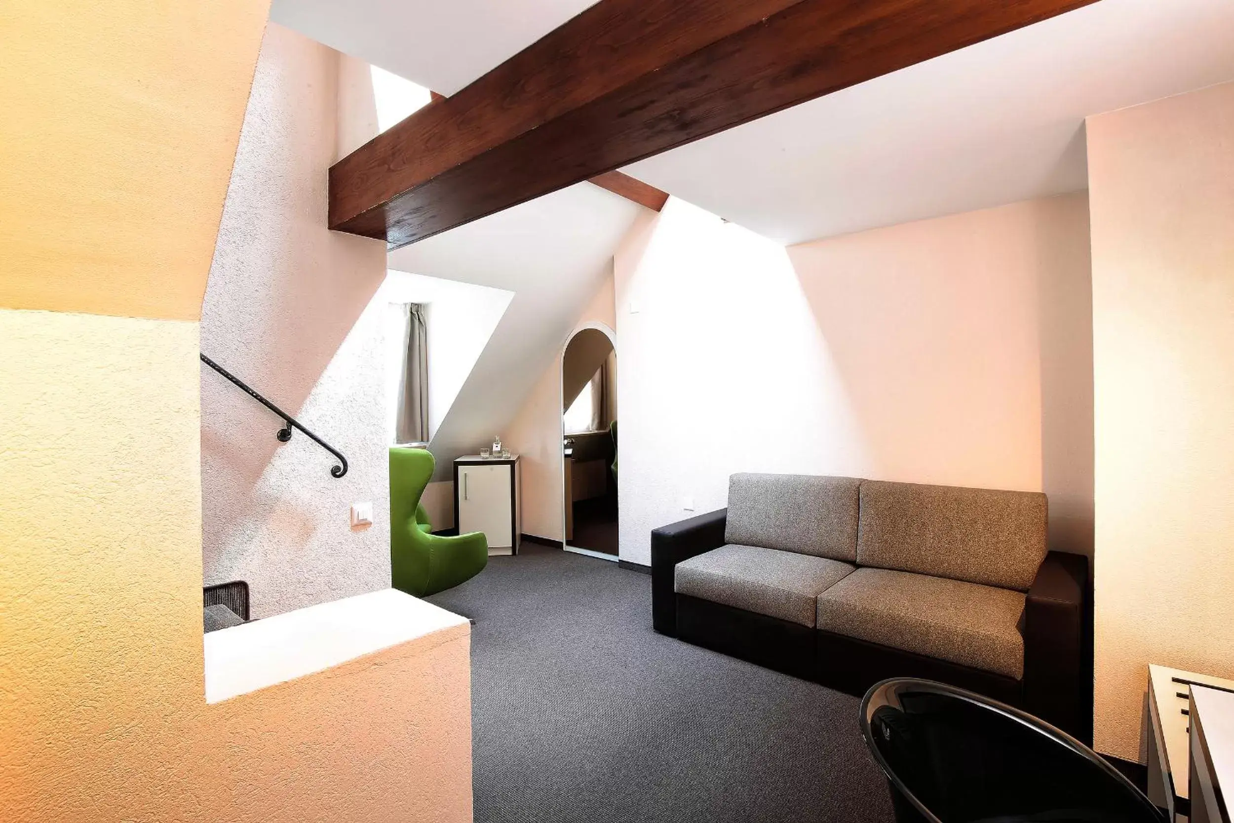TV and multimedia, Seating Area in b-smart motel Basel