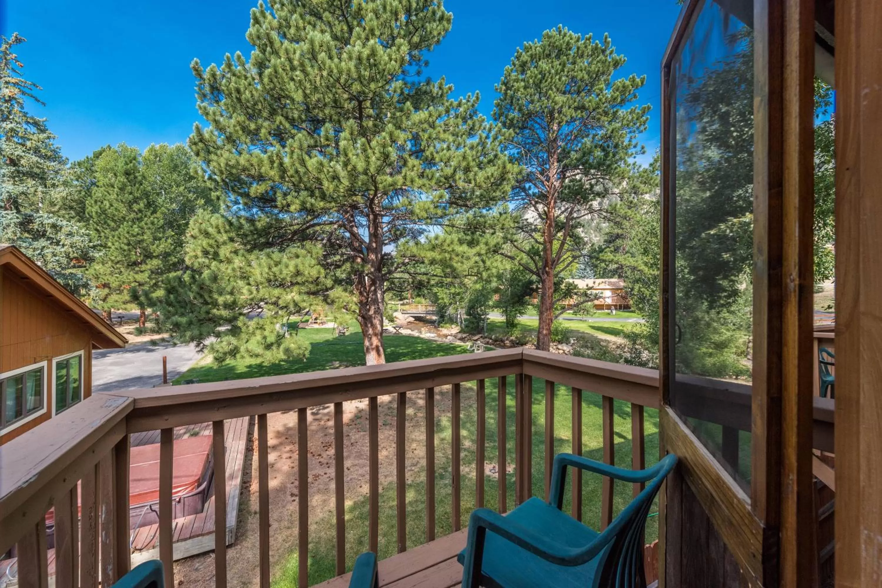 4 Seasons Inn on Fall River