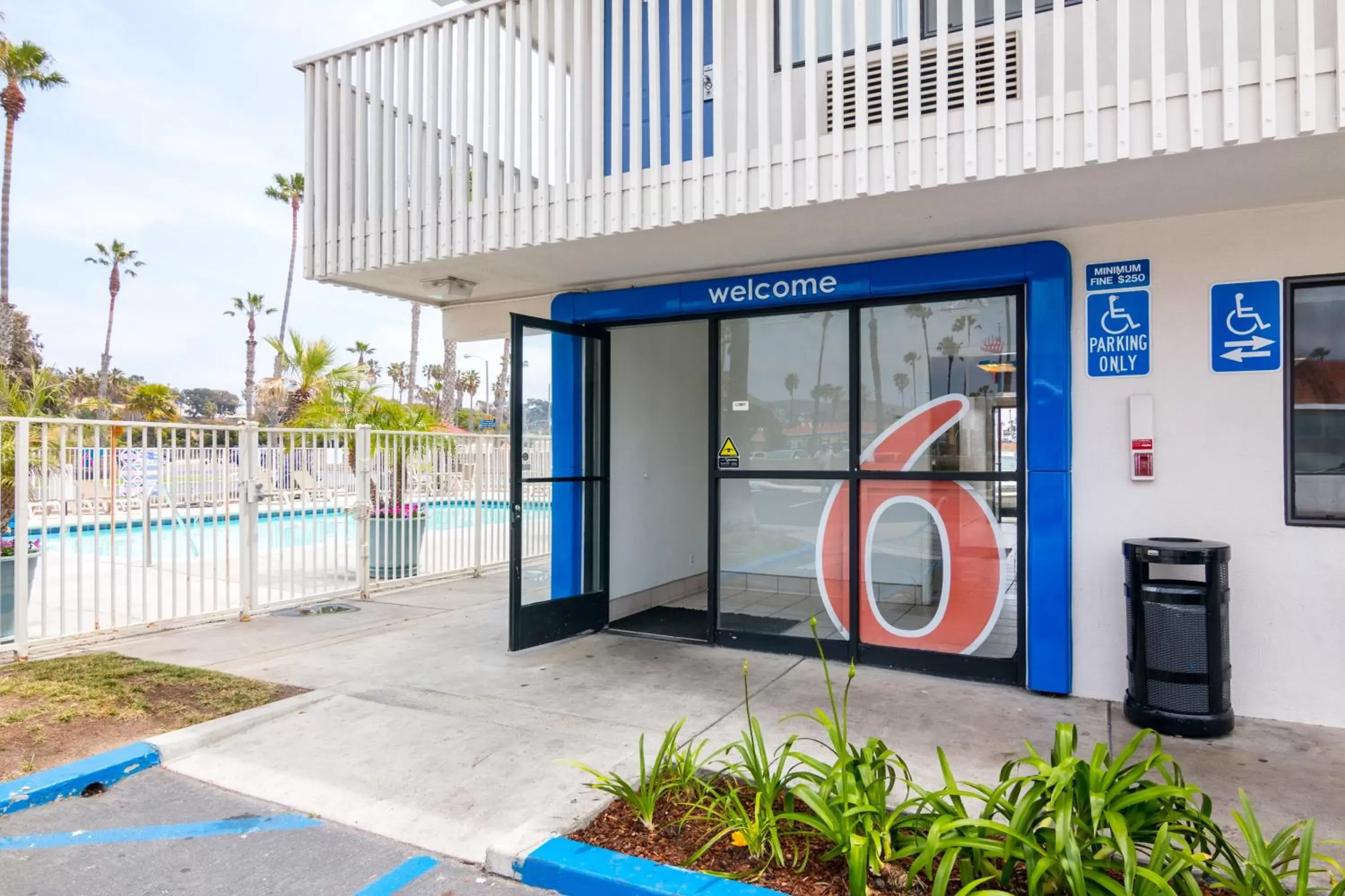 Facade/Entrance in Motel 6-Ventura, CA - Beach