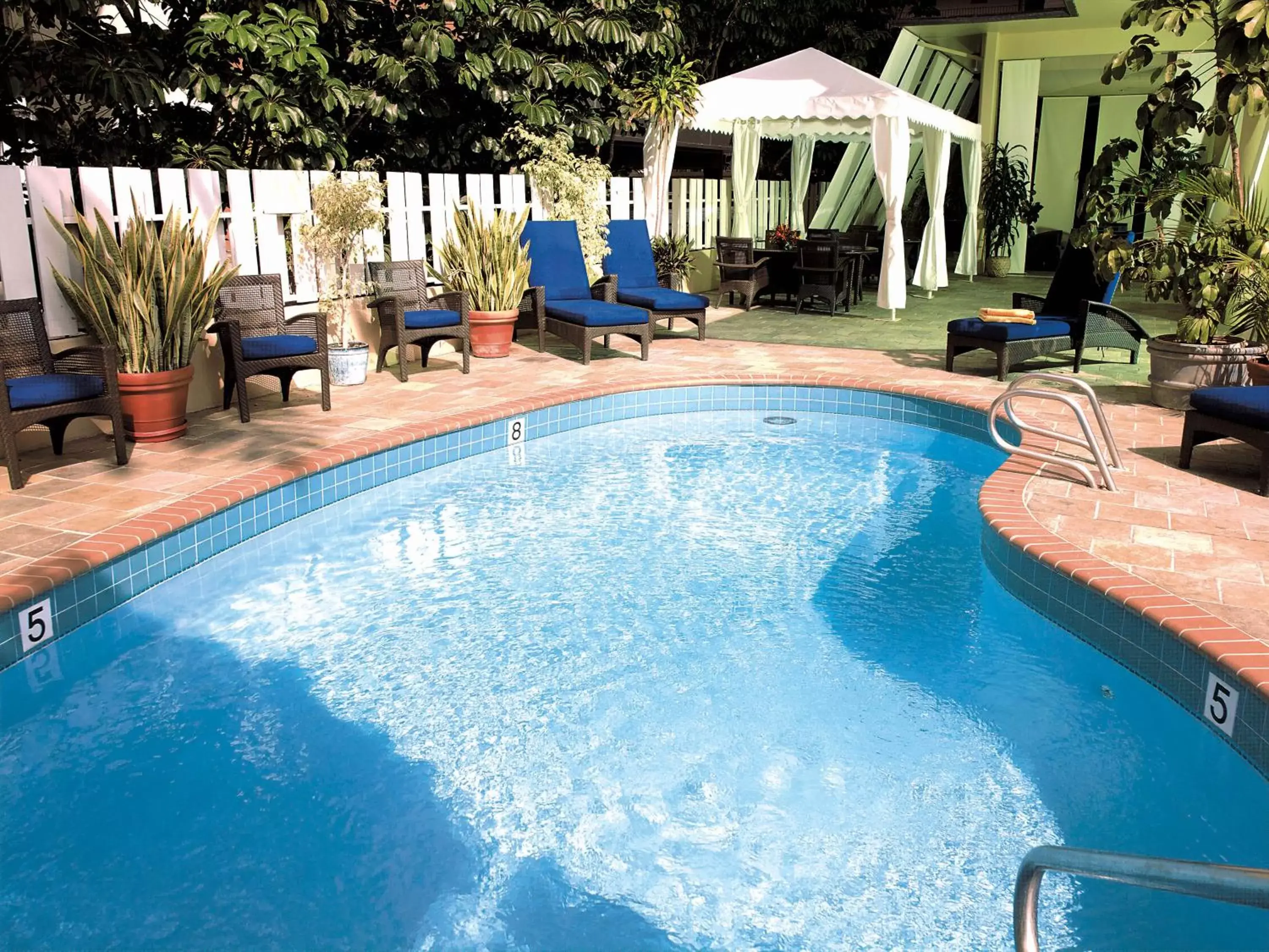 Swimming Pool in Aqua Aloha Surf Waikiki