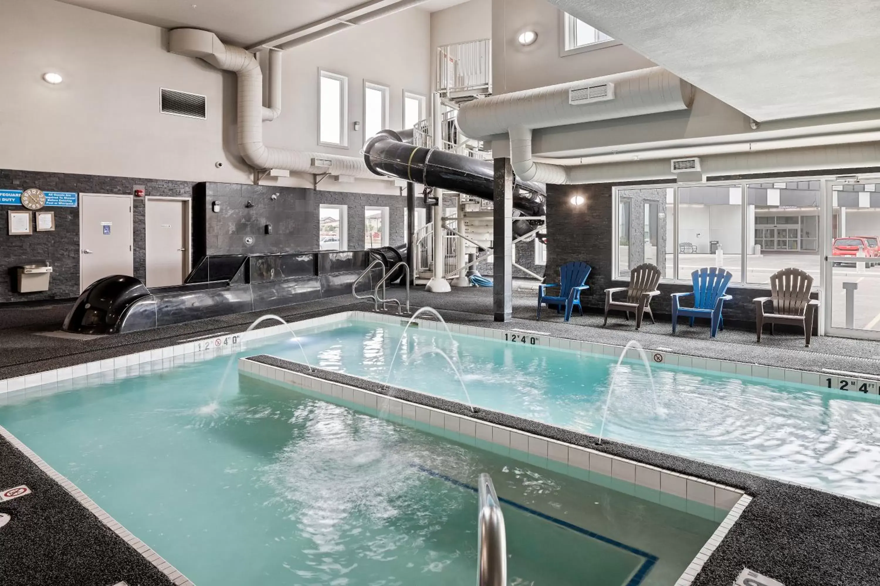 Swimming Pool in Home Inn & Suites Saskatoon South