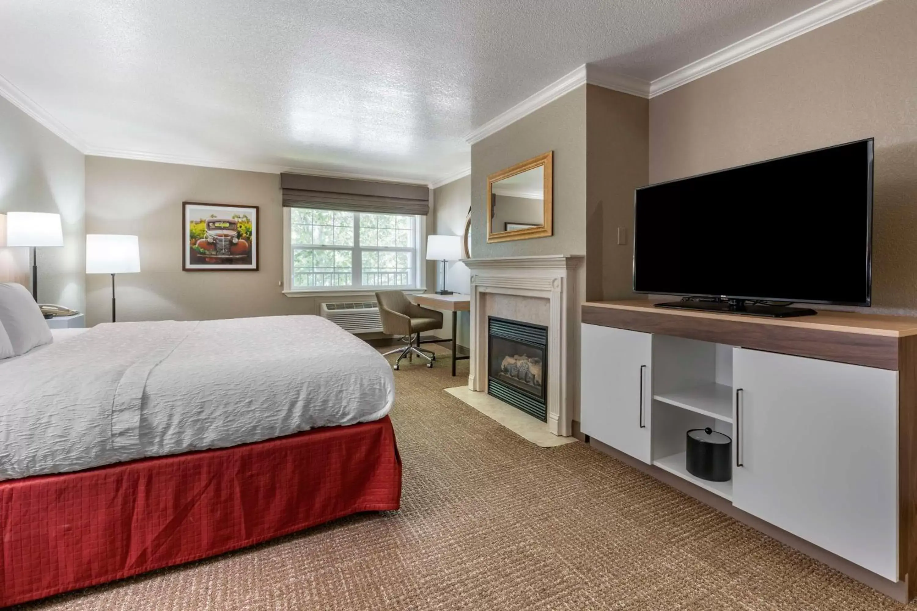 Bedroom, Bed in Hampton Inn Ukiah