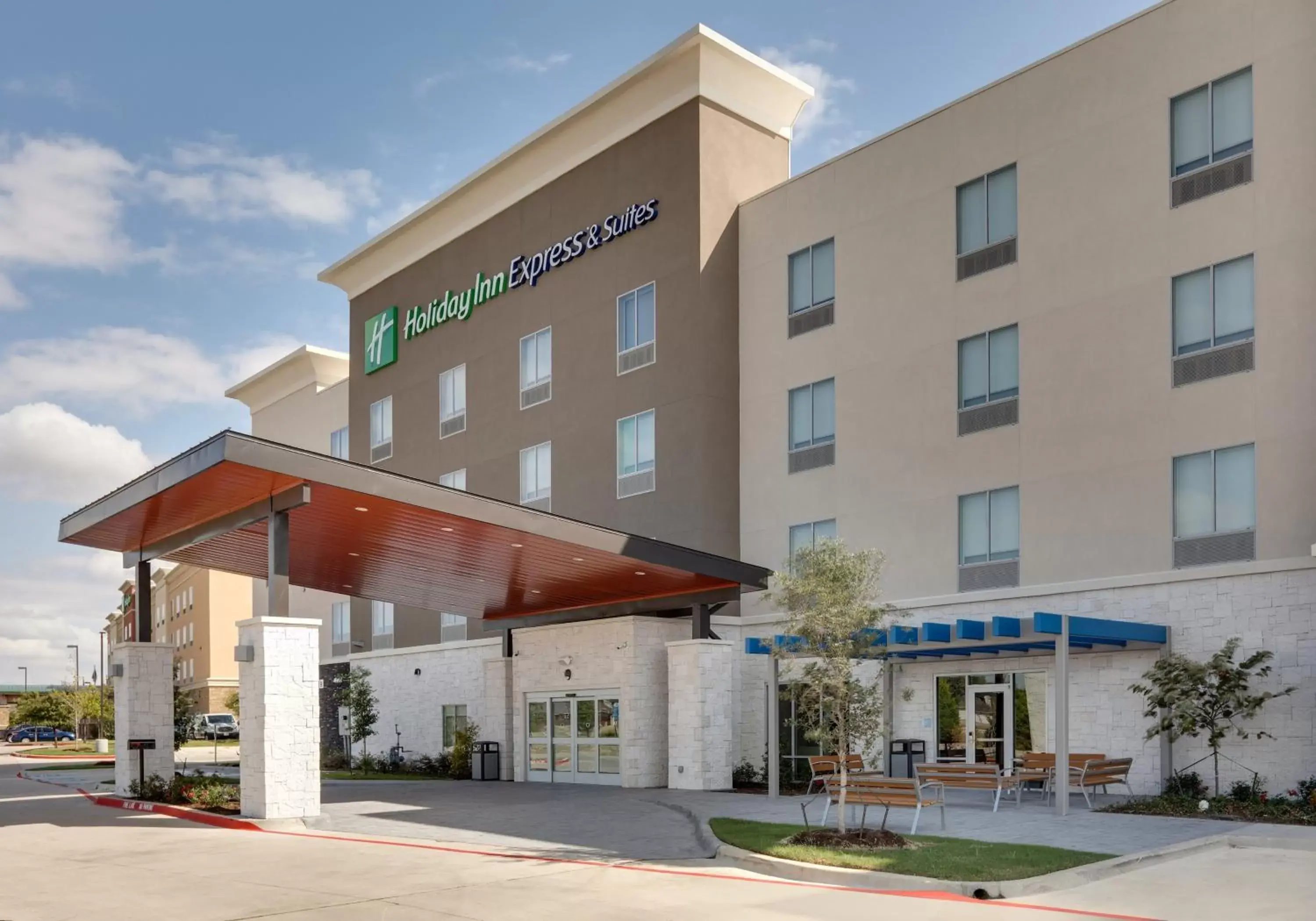 Property Building in Holiday Inn Express & Suites - Plano - The Colony, an IHG Hotel