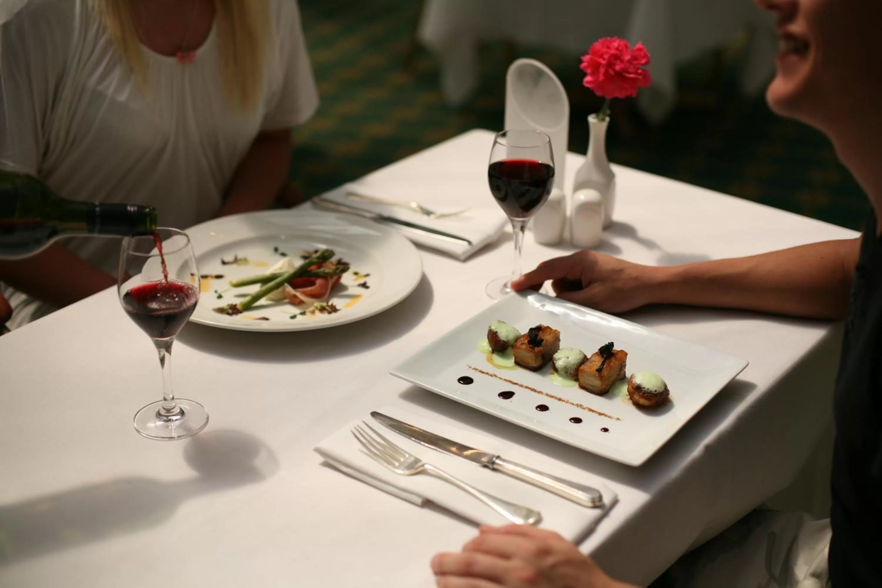 Restaurant/places to eat in B/W Plus Buxton Lee Wood Hotel