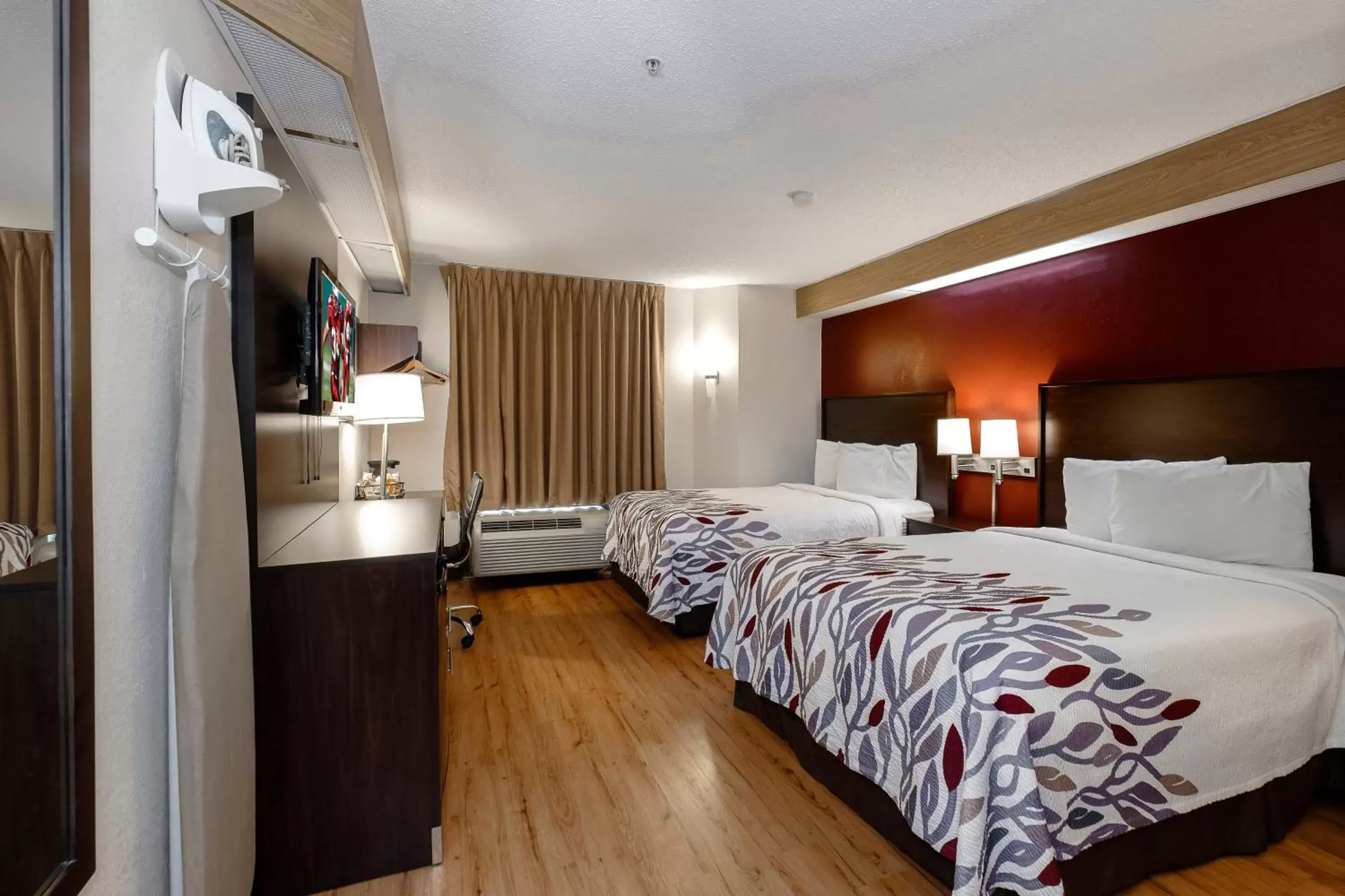 Photo of the whole room, Bed in Red Roof Inn Pensacola Fairgrounds Photo of the whole room, Bed in Red Roof Inn Pensacola Fairgrounds