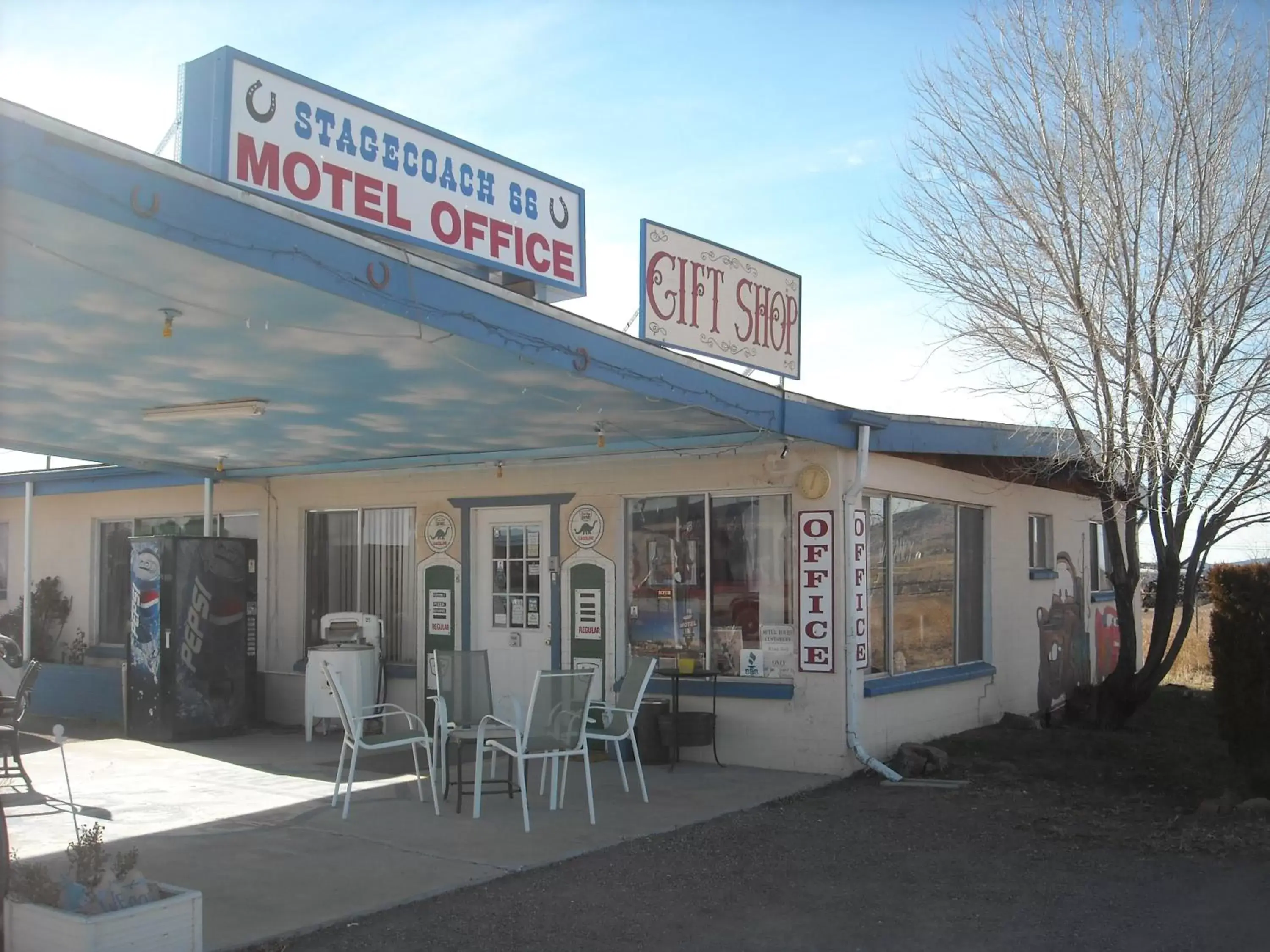 Facade/entrance, Property Building in Stagecoach 66 Motel