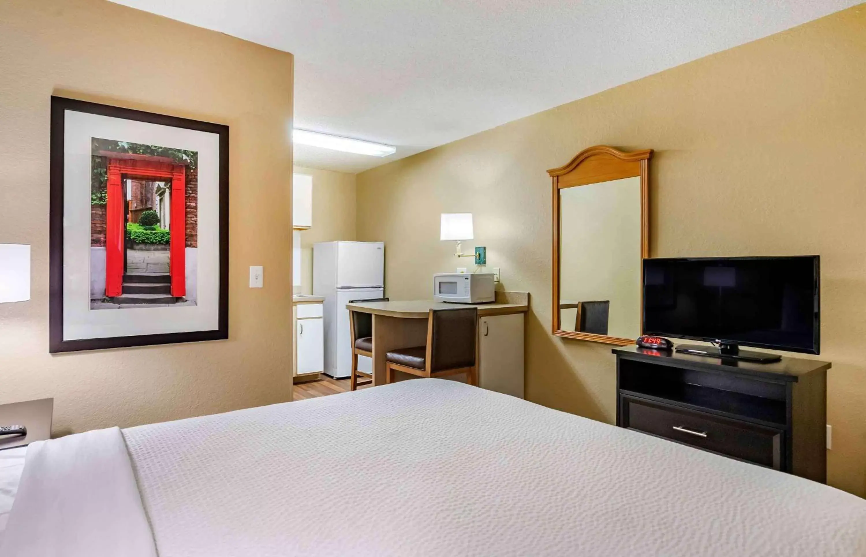 Bedroom, Bed in Extended Stay America Select Suites - Tampa - Brandon