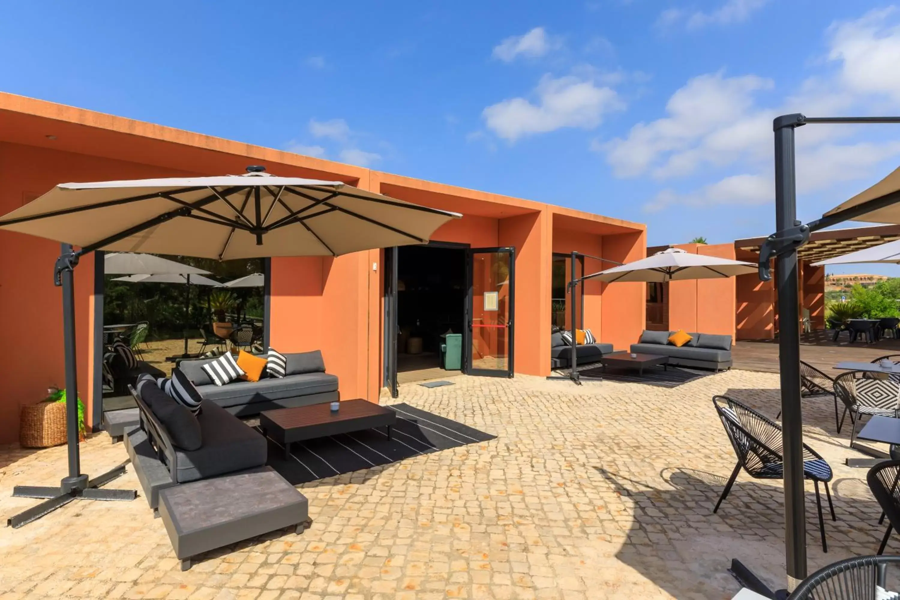 Lounge or bar in Amendoeira Golf Resort