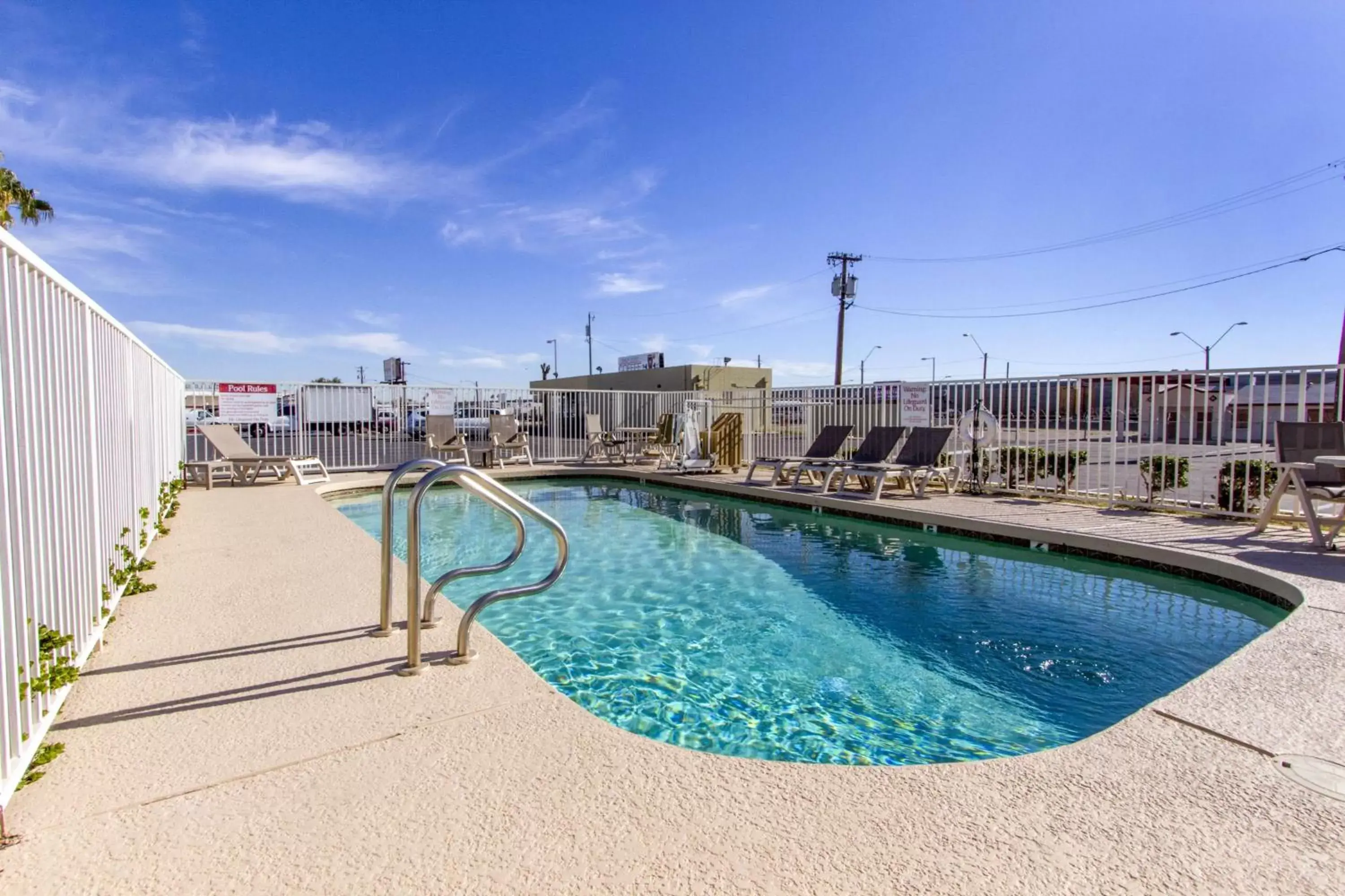 Day, Swimming Pool in Motel 6-Phoenix, AZ - Airport - 24th Street