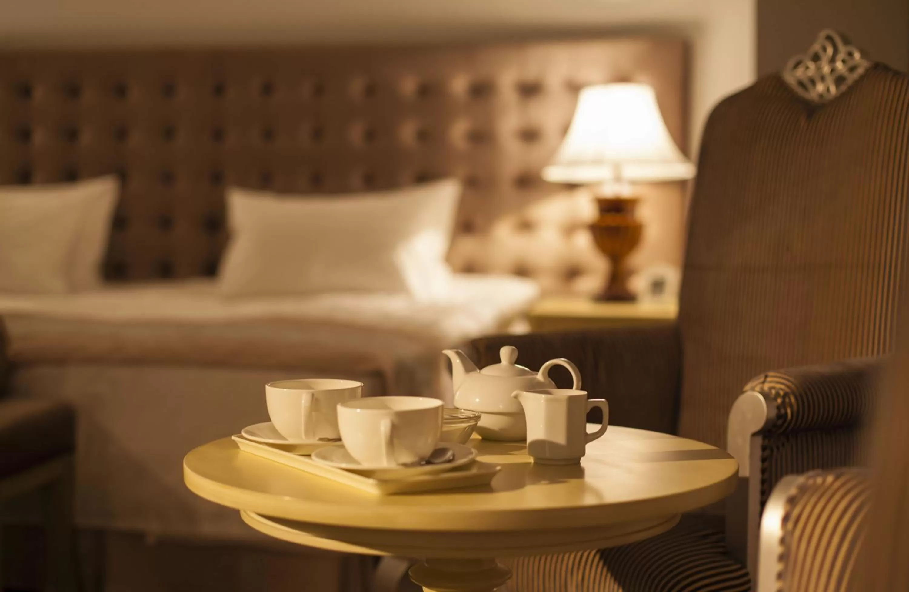 Living room, Bed in Bristol Central Park Hotel