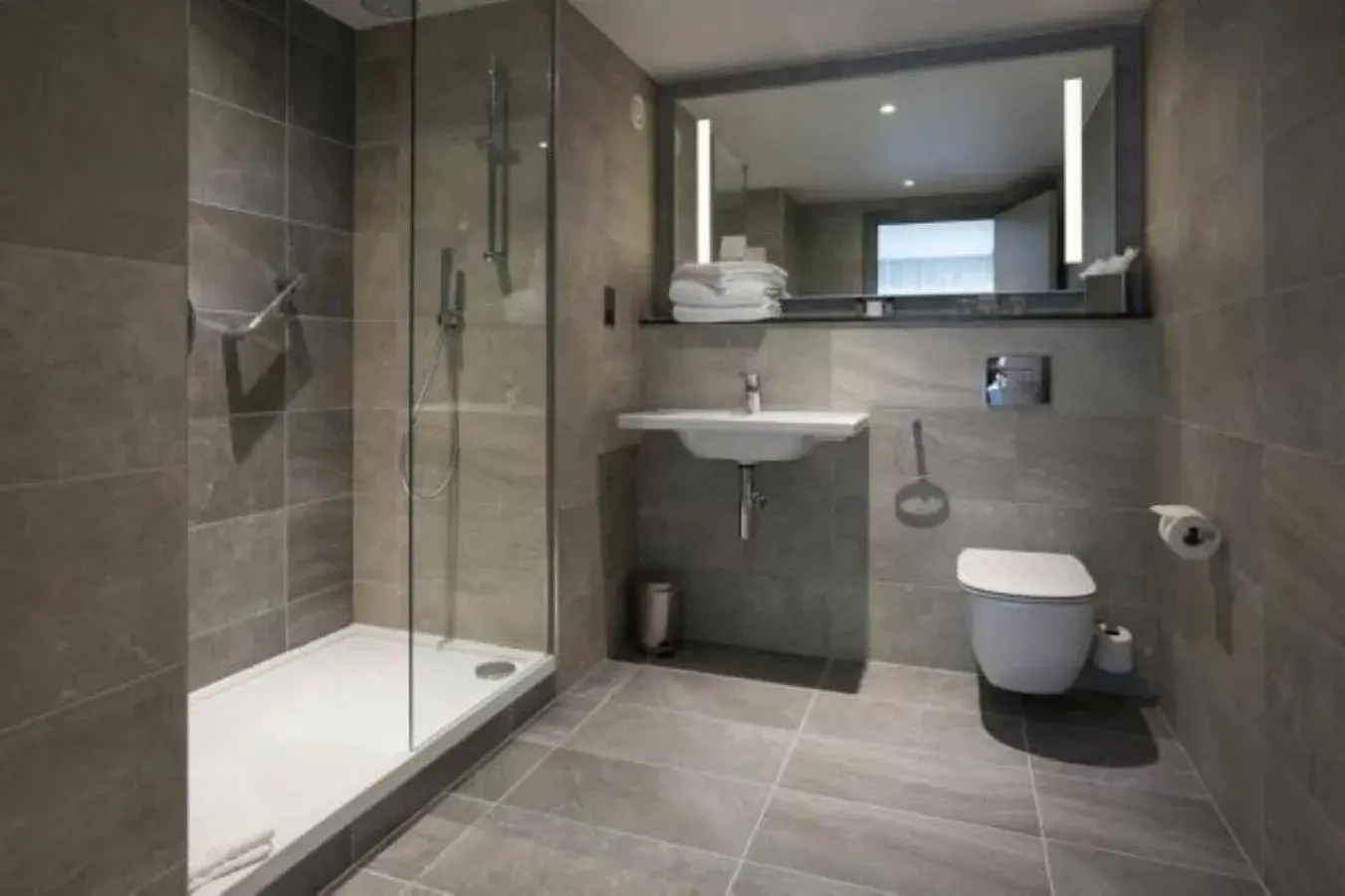 Shower, Bathroom in Maldron Hotel Parnell Square