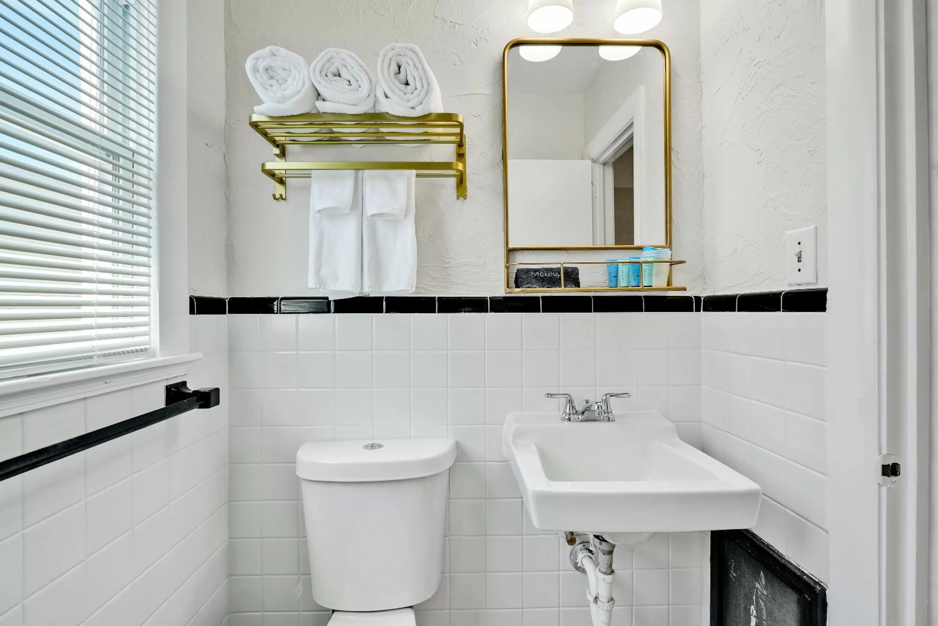 Toilet in The Starlite Inn