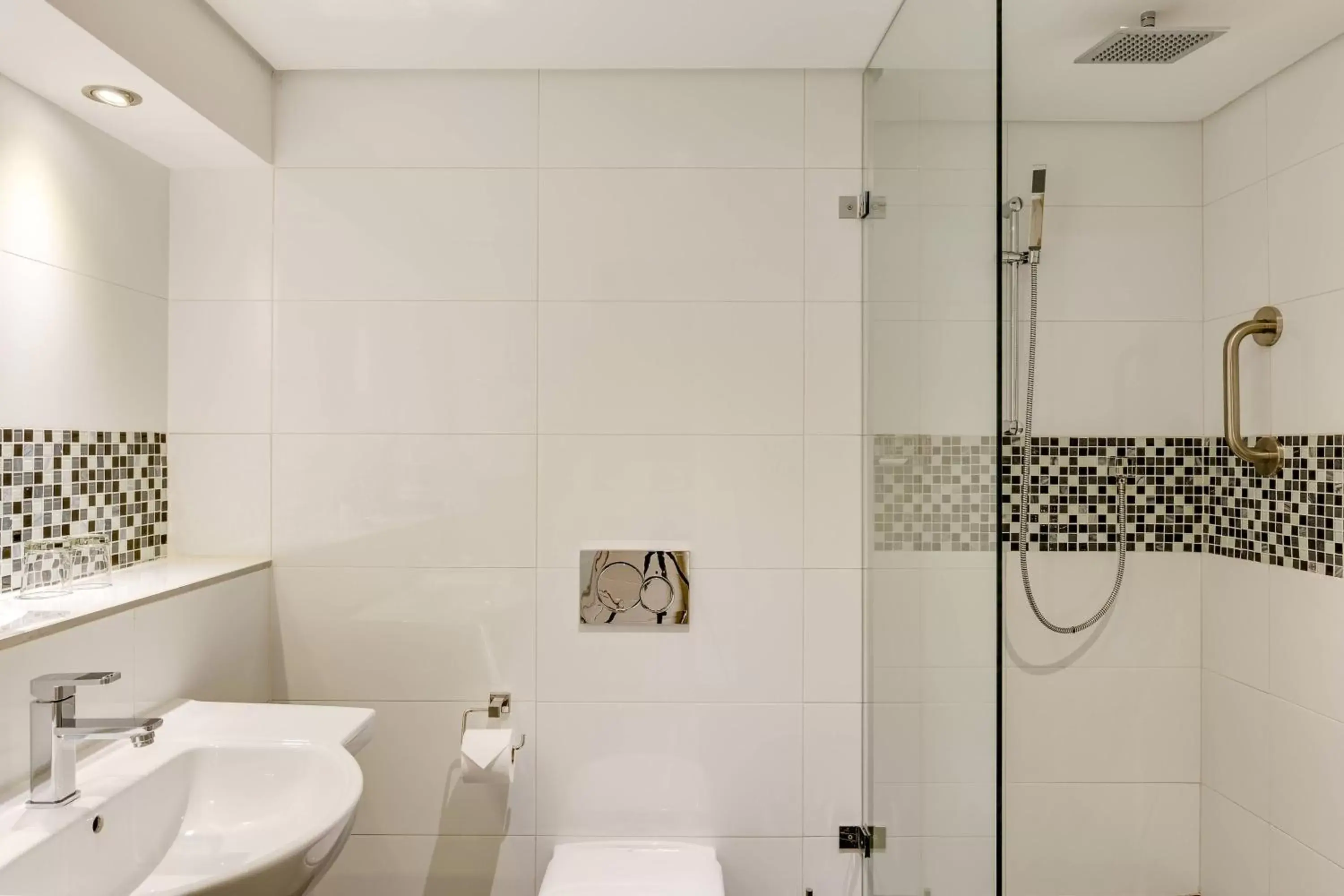 Bathroom in Protea Hotel by Marriott Knysna Quays
