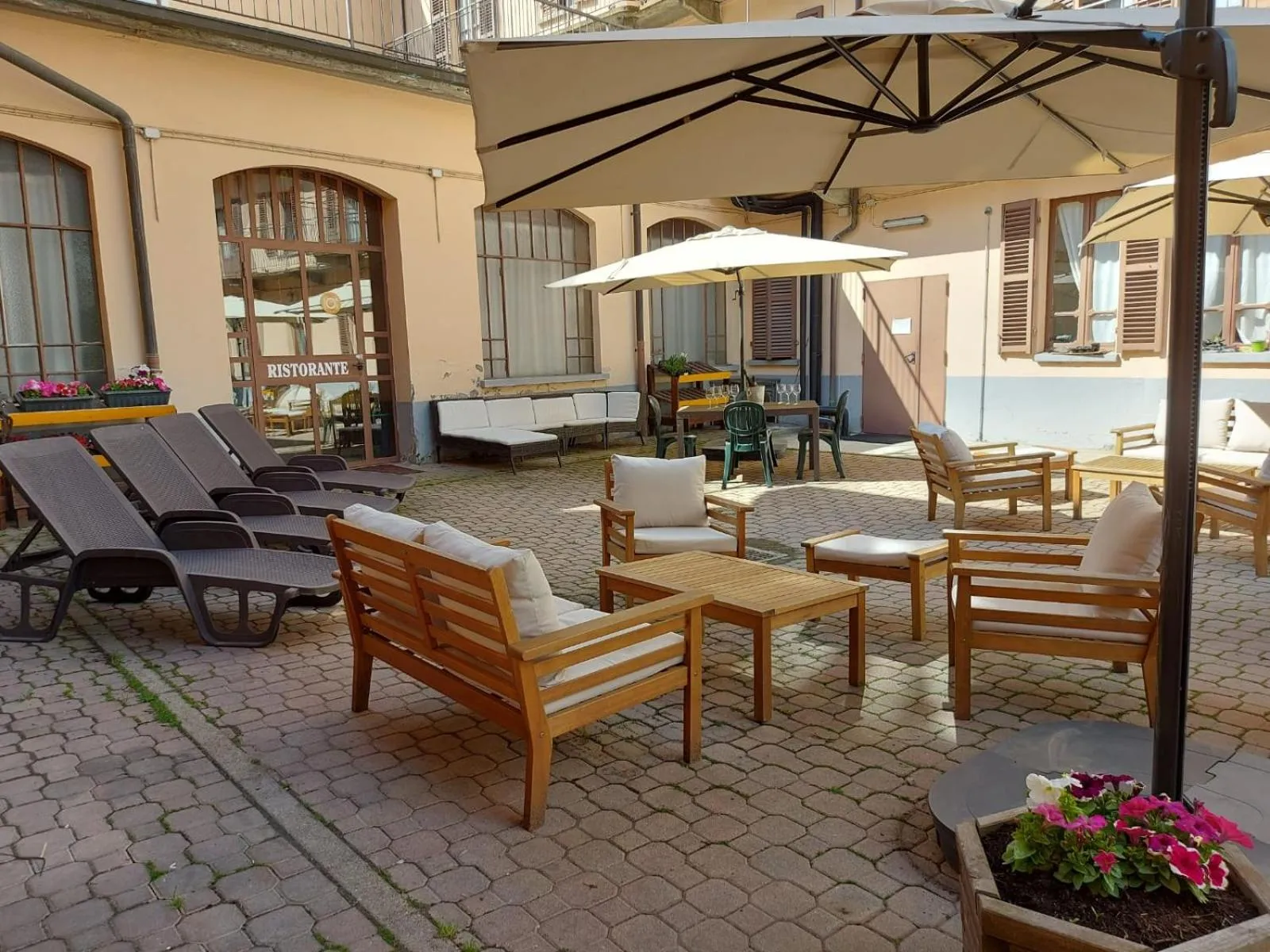 Inner courtyard view in Hotel Sommeiller