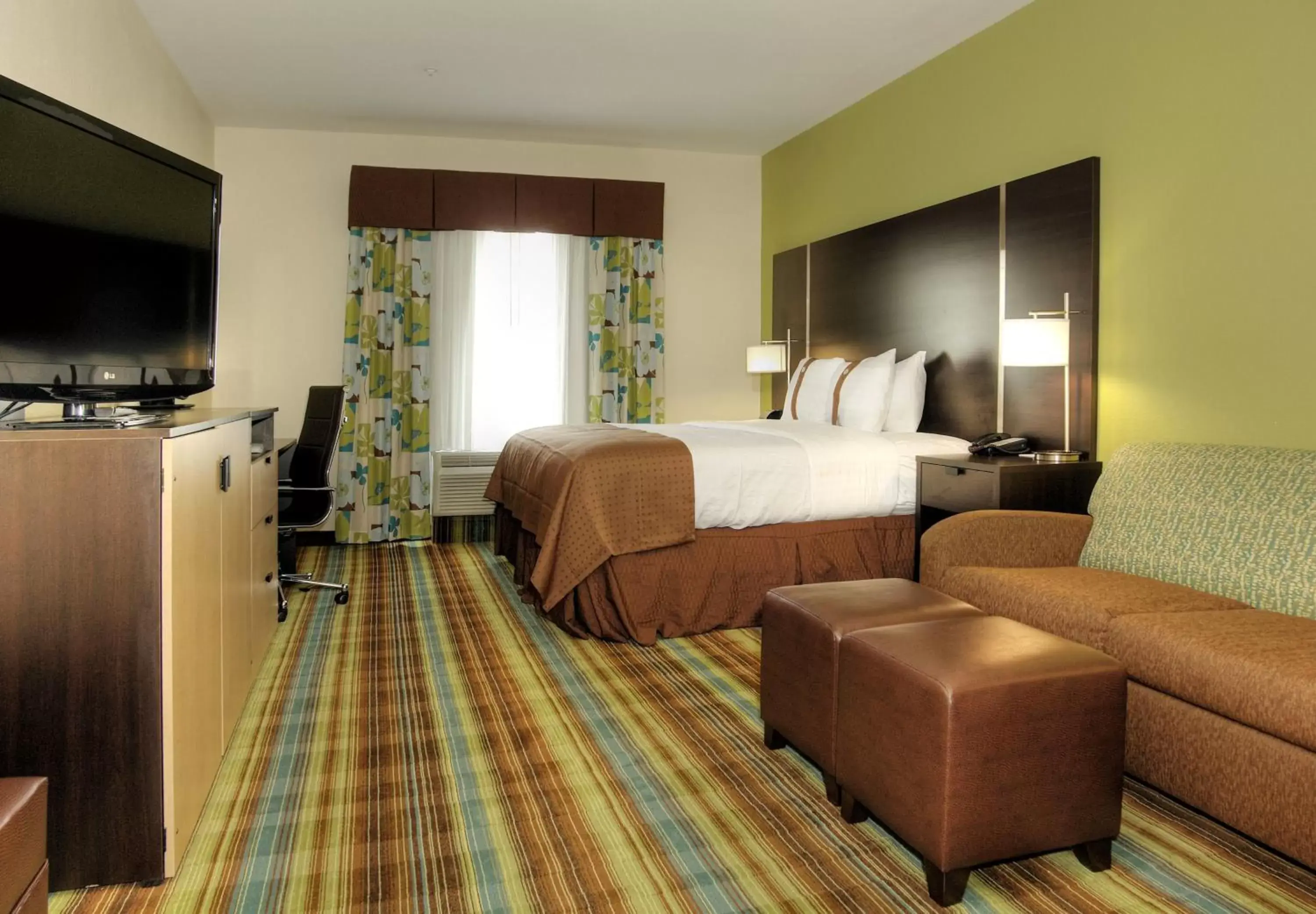 Photo of the whole room in Holiday Inn Christiansburg Blacksburg, an IHG Hotel