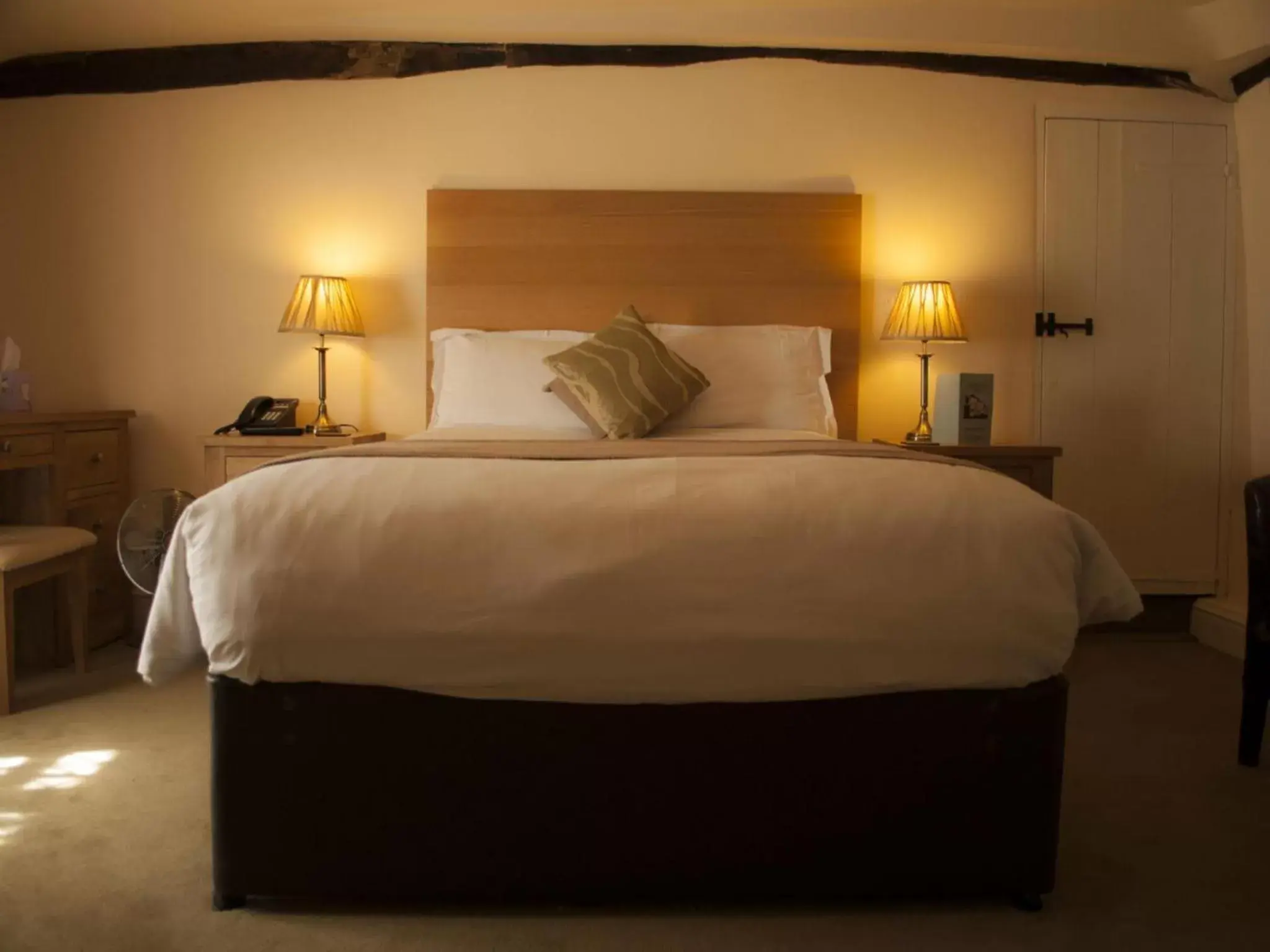 King Room - Non-Smoking in The North Hill Hotel King Room - Non-Smoking in The North Hill Hotel