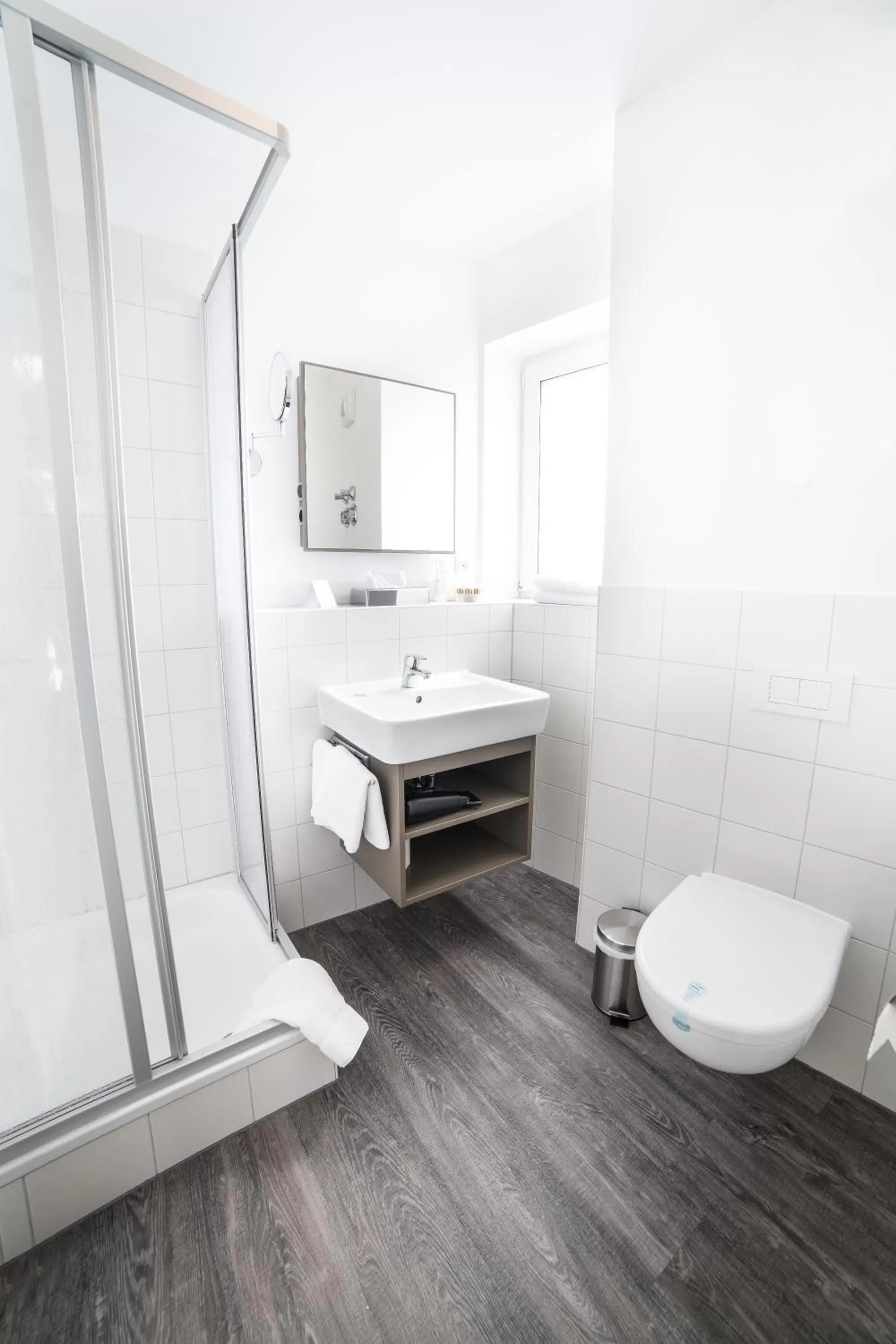 Bathroom in Luxstay Friedberg - Self-Check-In