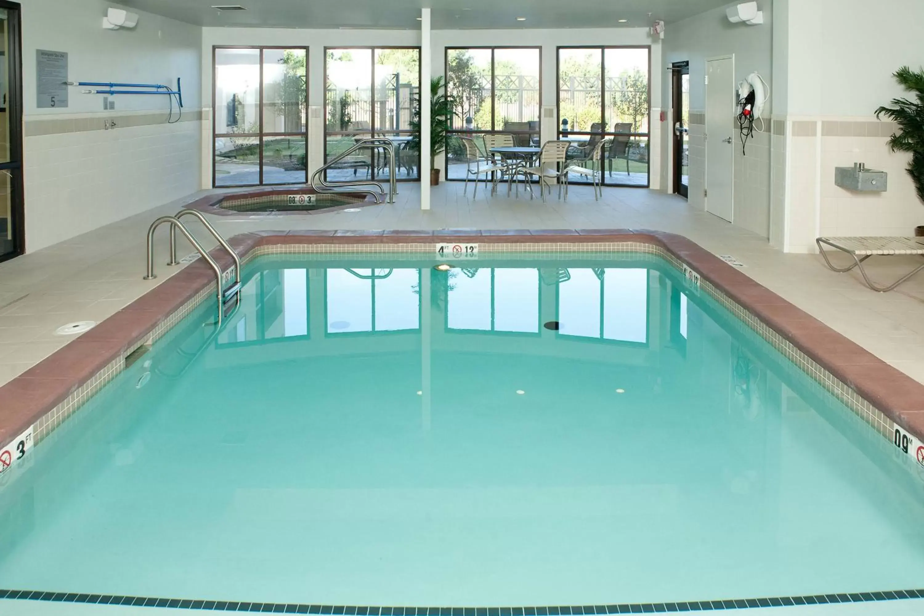 Swimming Pool in Courtyard by Marriott Norman