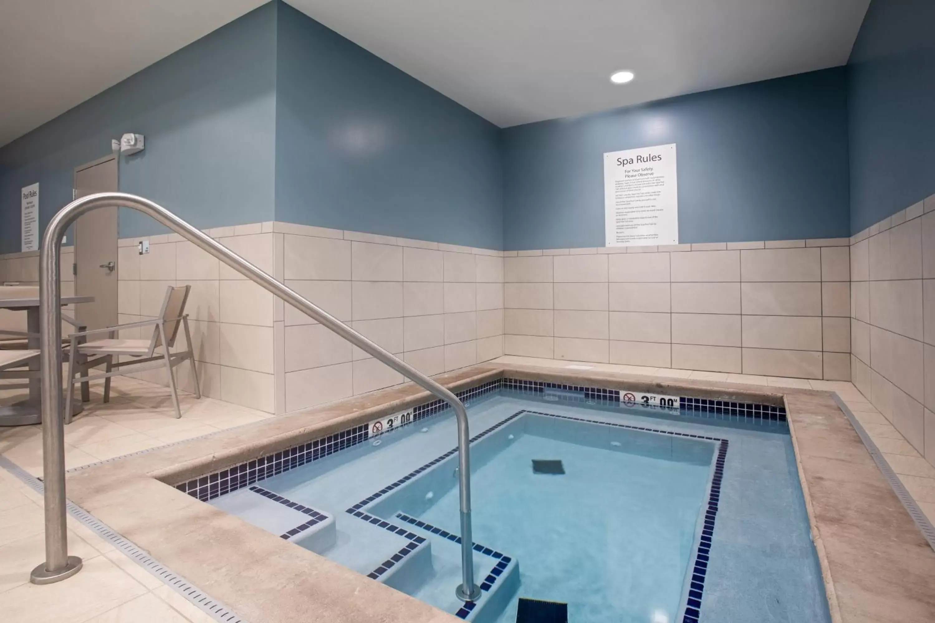 Swimming Pool in Holiday Inn Express & Suites Sioux City North - Event Center, an IHG Hotel