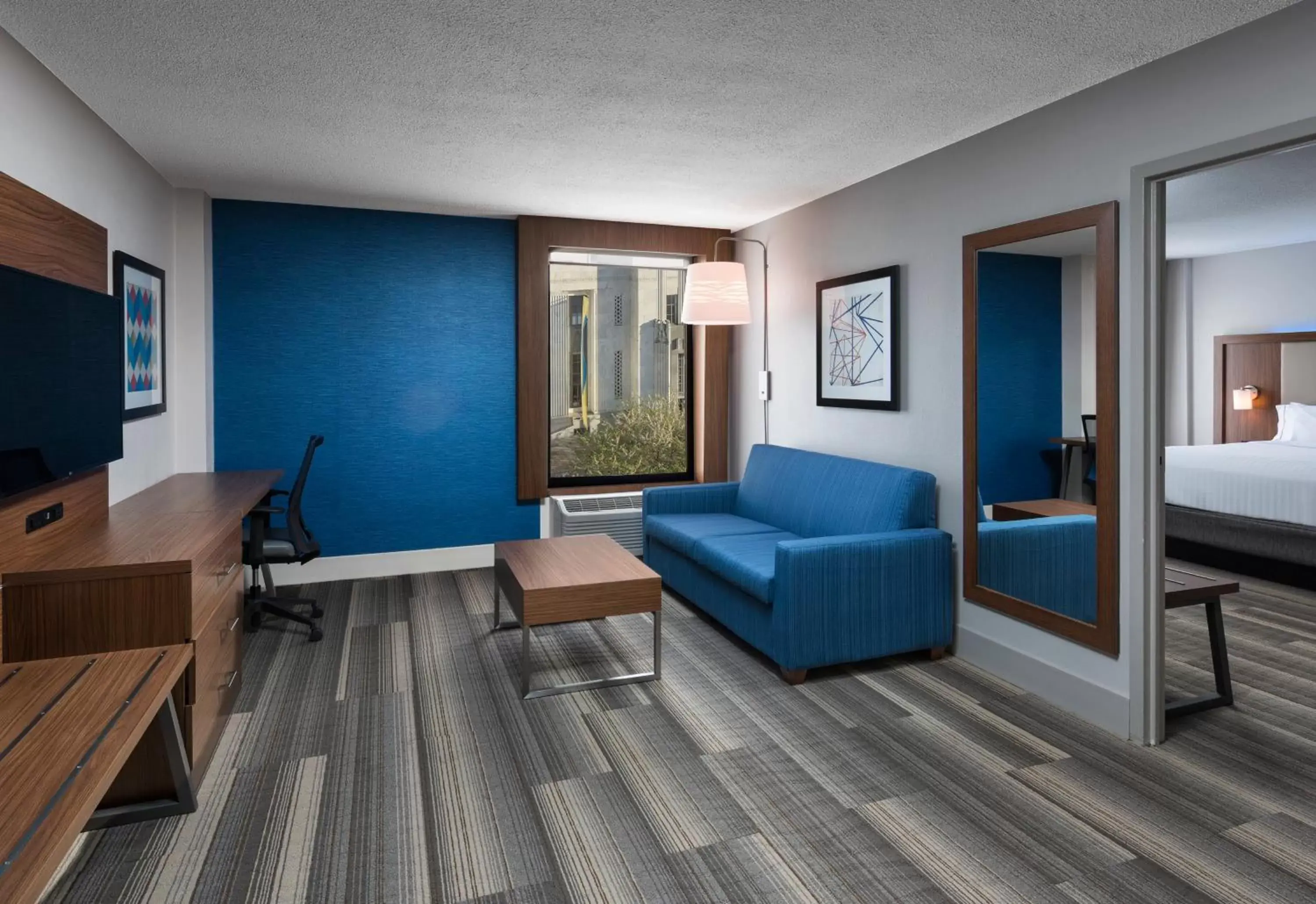 Photo of the whole room, Seating Area in Holiday Inn Express Nashville-Downtown Conference Center, an IHG Hotel