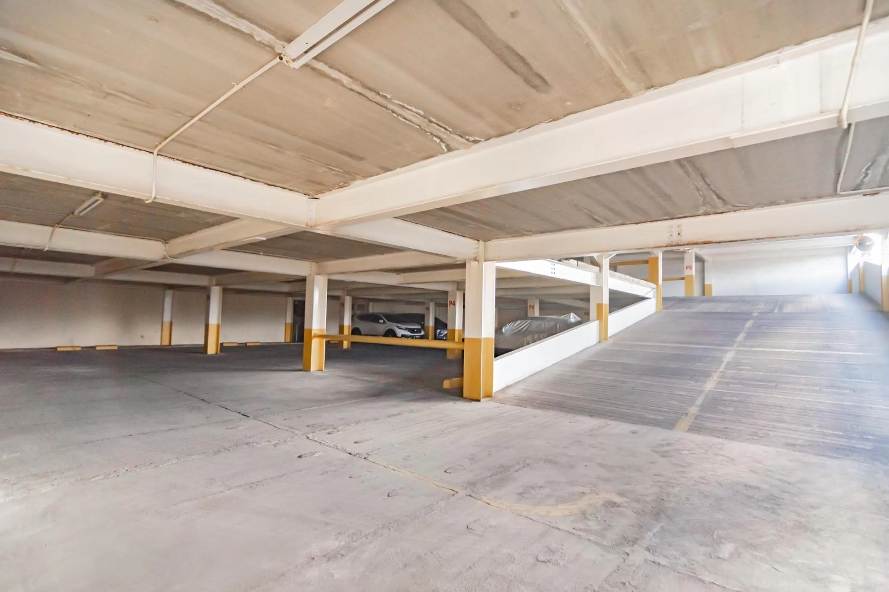 Parking in RedDoorz Premium near Bandung Station