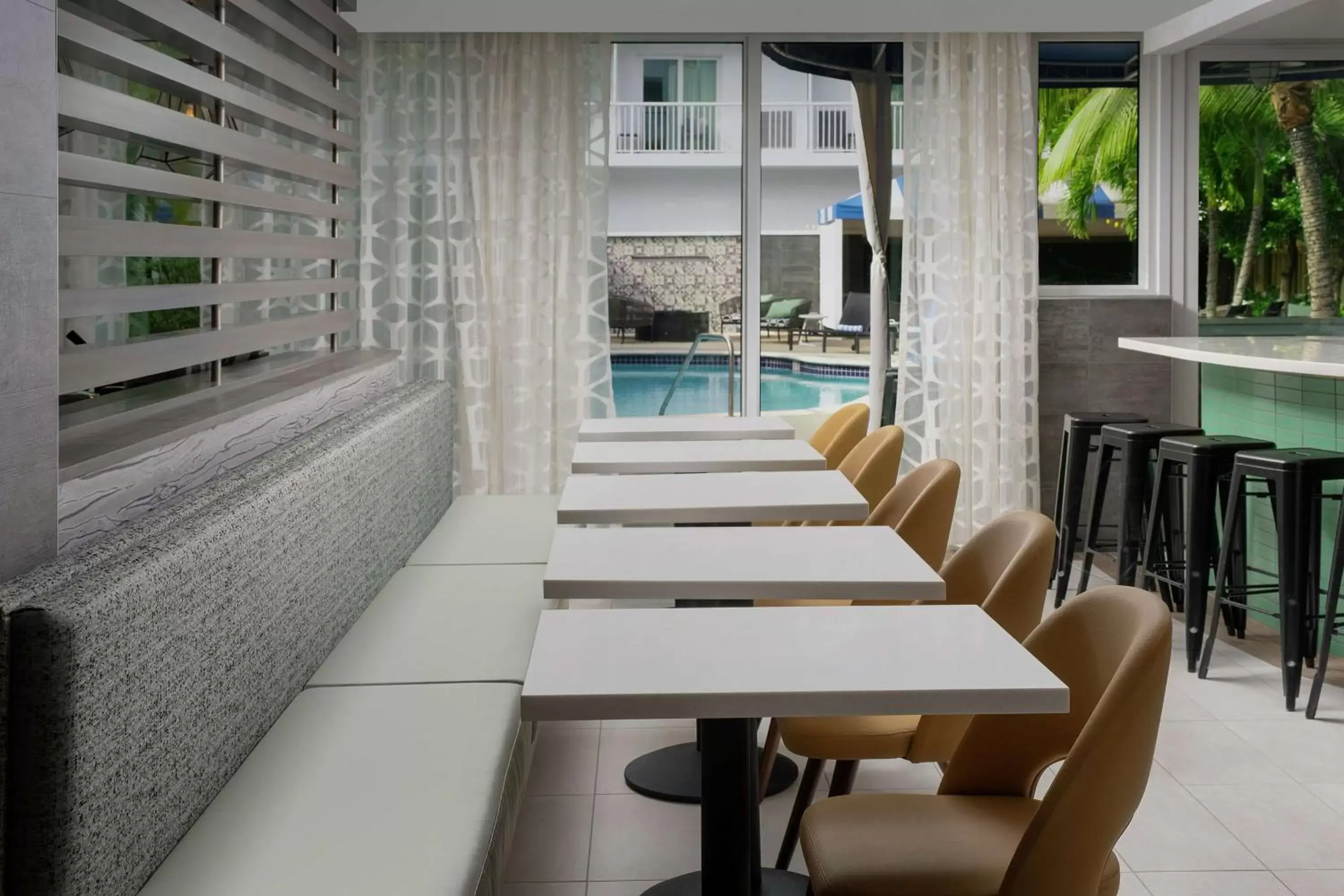 Property building, Swimming Pool in Hilton Garden Inn Miami Brickell South