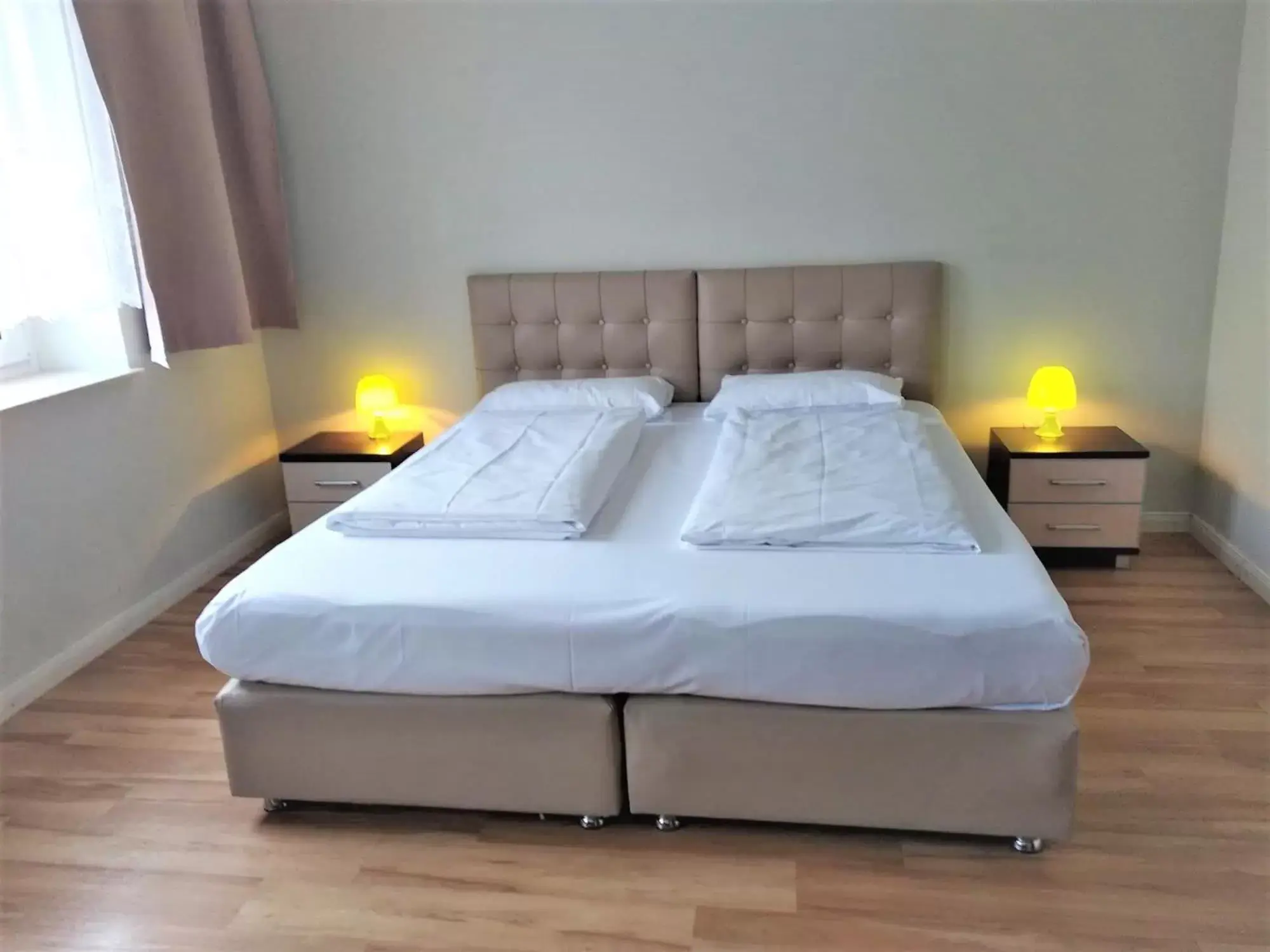 Bedroom, Bed in M&A Cityhotel Hildesheim