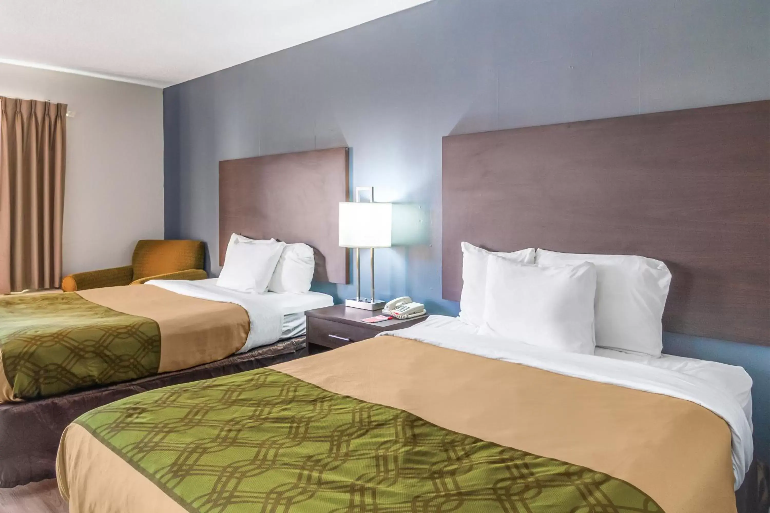 Bed in SureStay Hotel by Best Western Brunswick